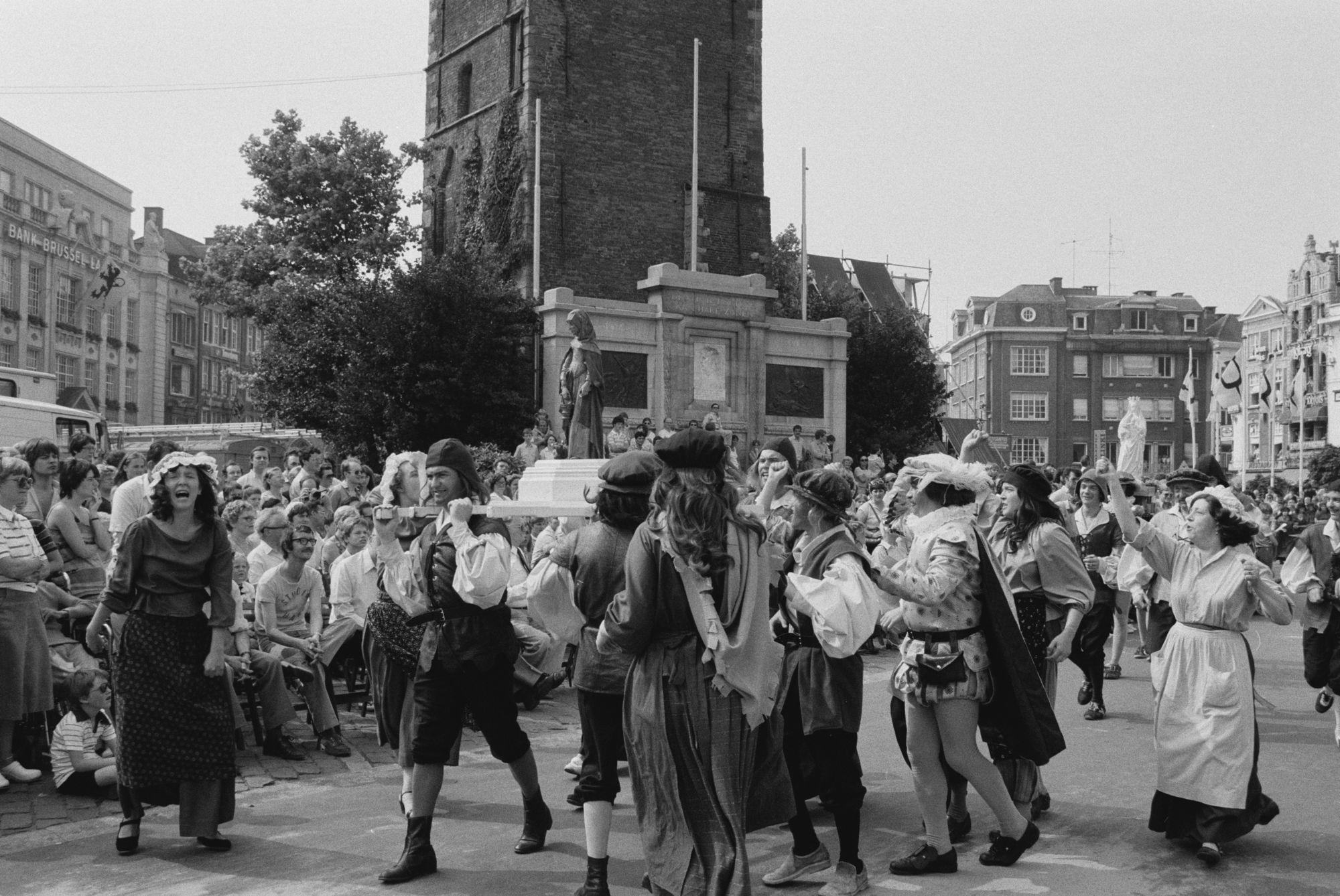 Historische stoet tijdens de 11 juliviering 1982