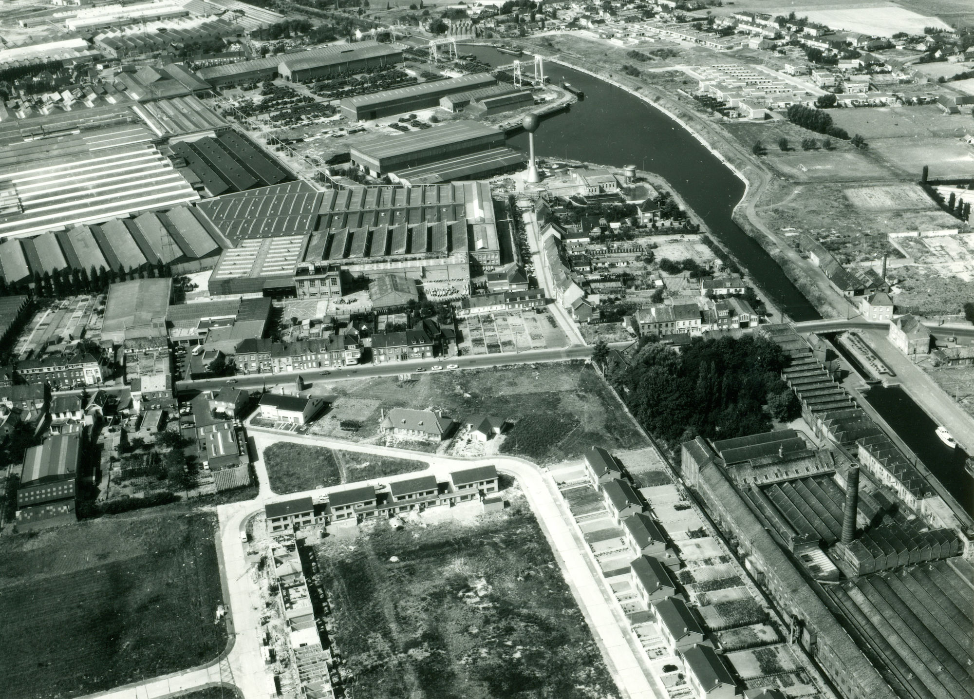 Panoramisch zicht Kanaal Bossuit-Kortrijk te Zwevegem 1976