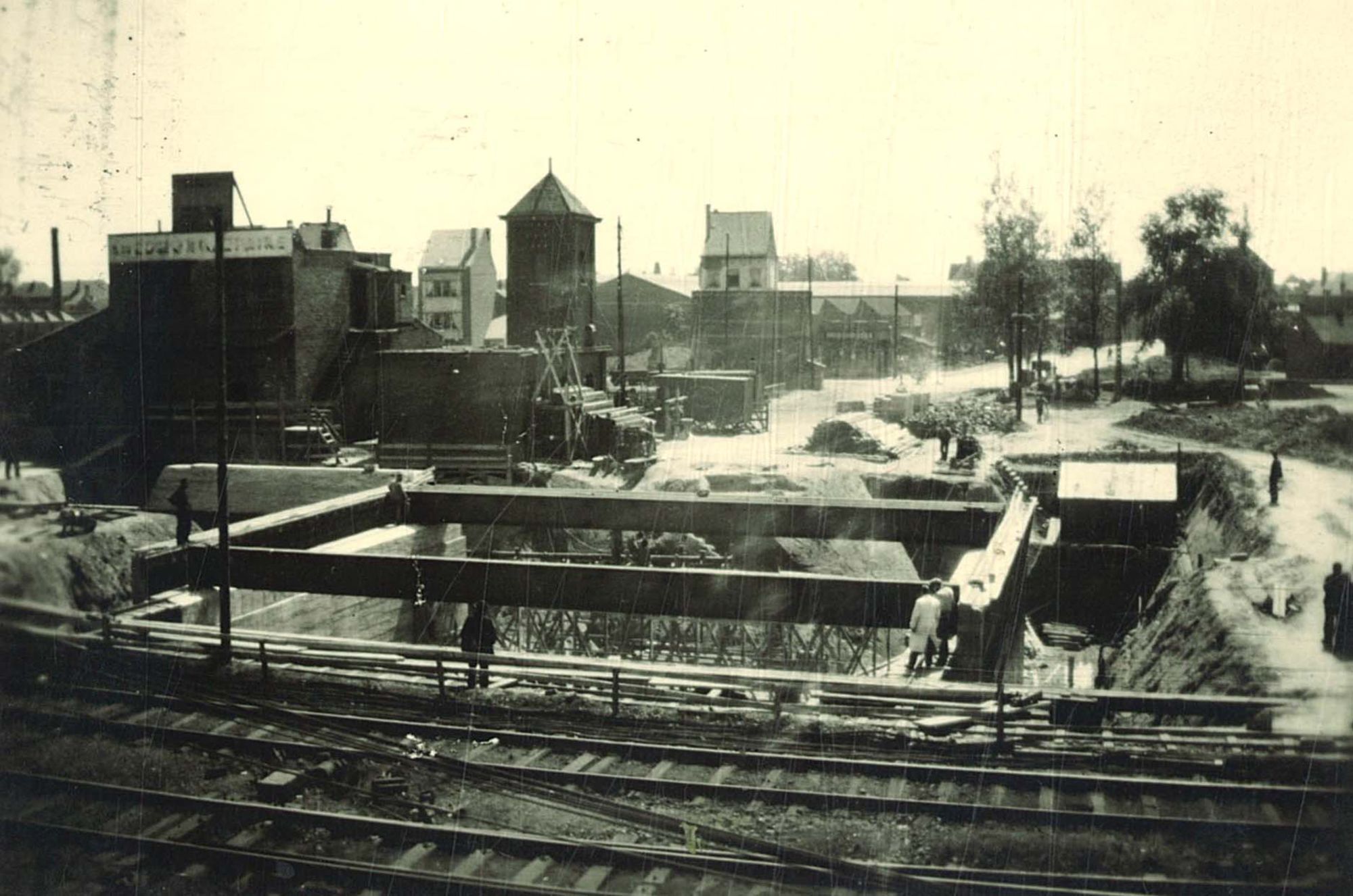 Bouw van een spoorwegtunnel in de Zandstraat
