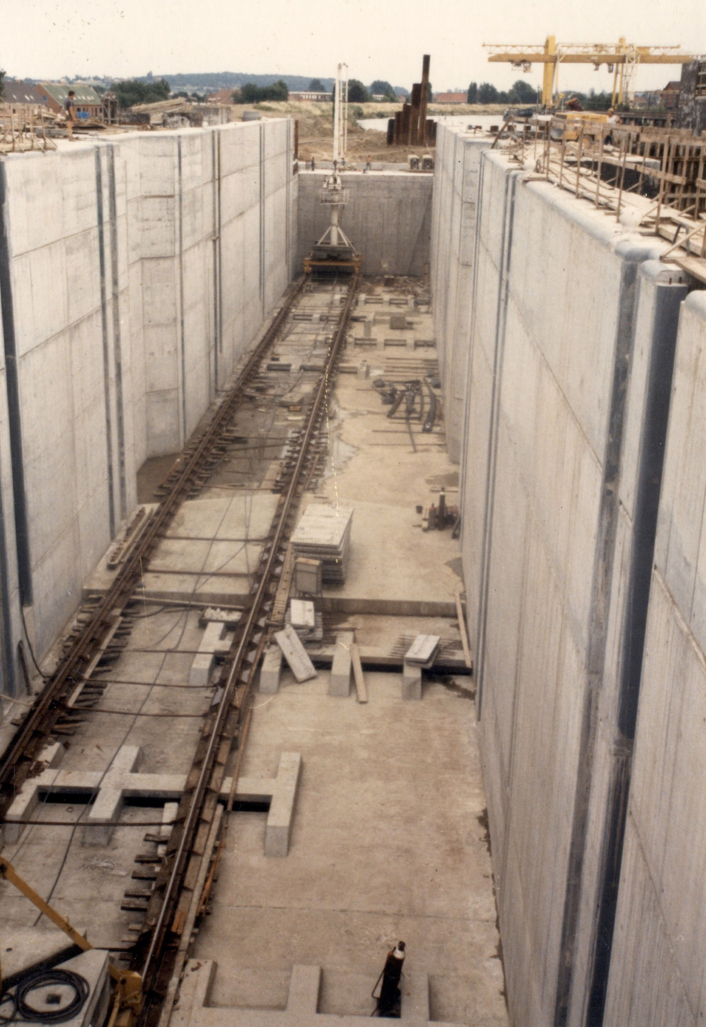 Bouw van de nieuwe sluis op het Kanaal Bossuit-Kortrijk in de Deerlijkstraat te Zwevegem 1990