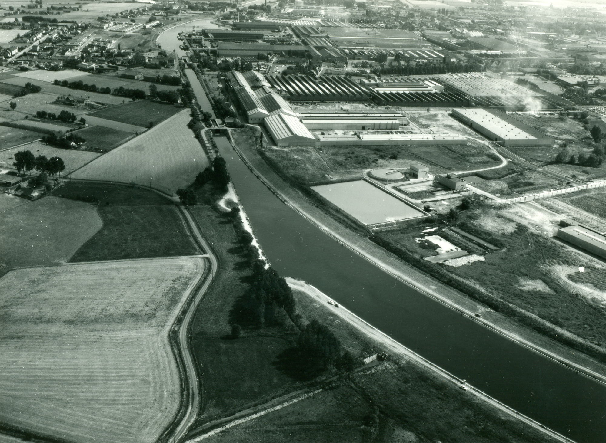 Panoramisch zicht Kanaal Bossuit-Kortrijk te Zwevegem 1976