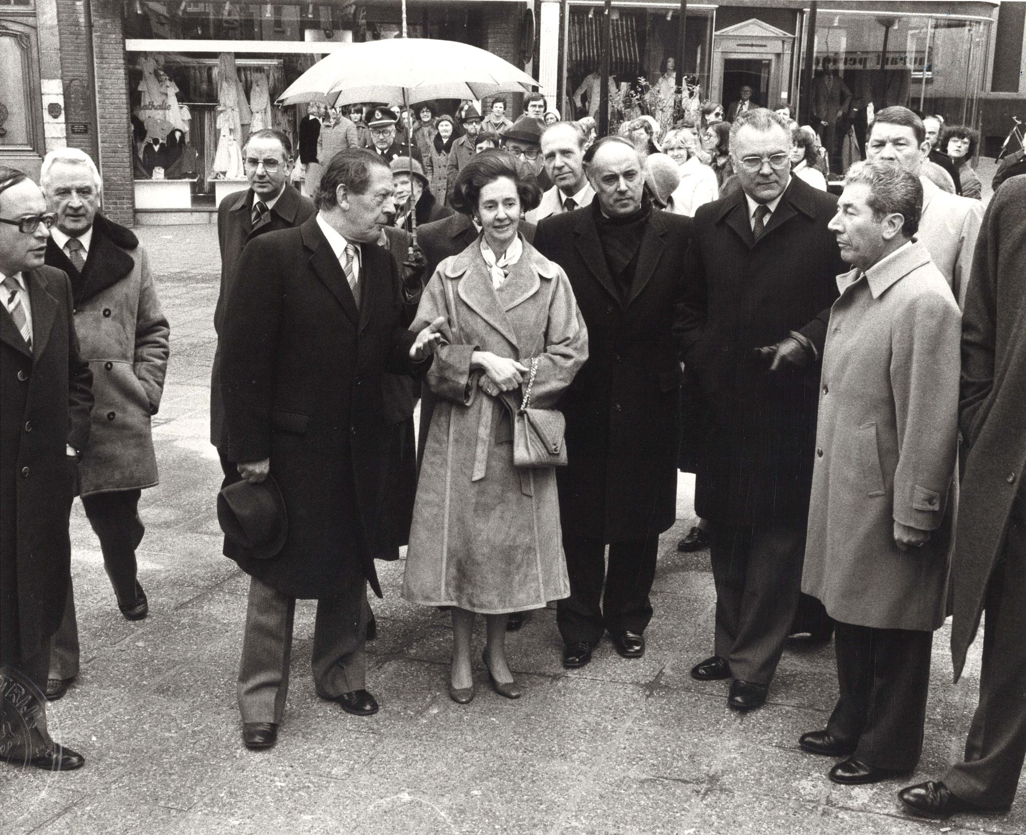 Koningin Fabiola bezoekt Kortrijk 1980