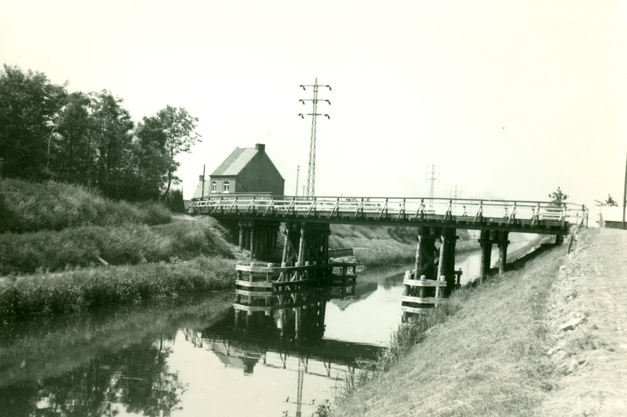 Noodbrug over kanaal Bossuit-Kortrijk in Zwevegem-Knokke 1941