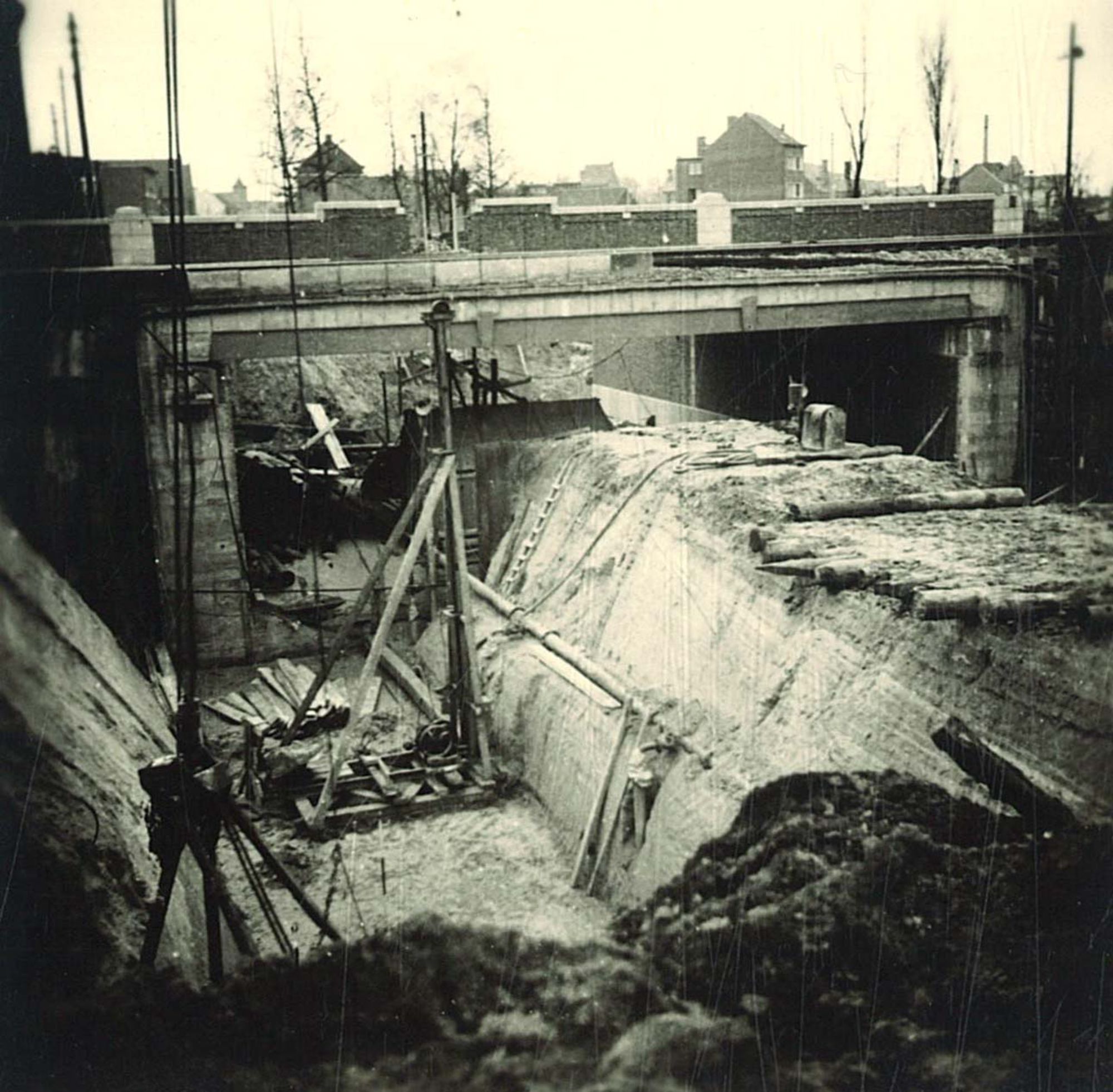 Bouw van een spoorwegtunnel in de Zandstraat