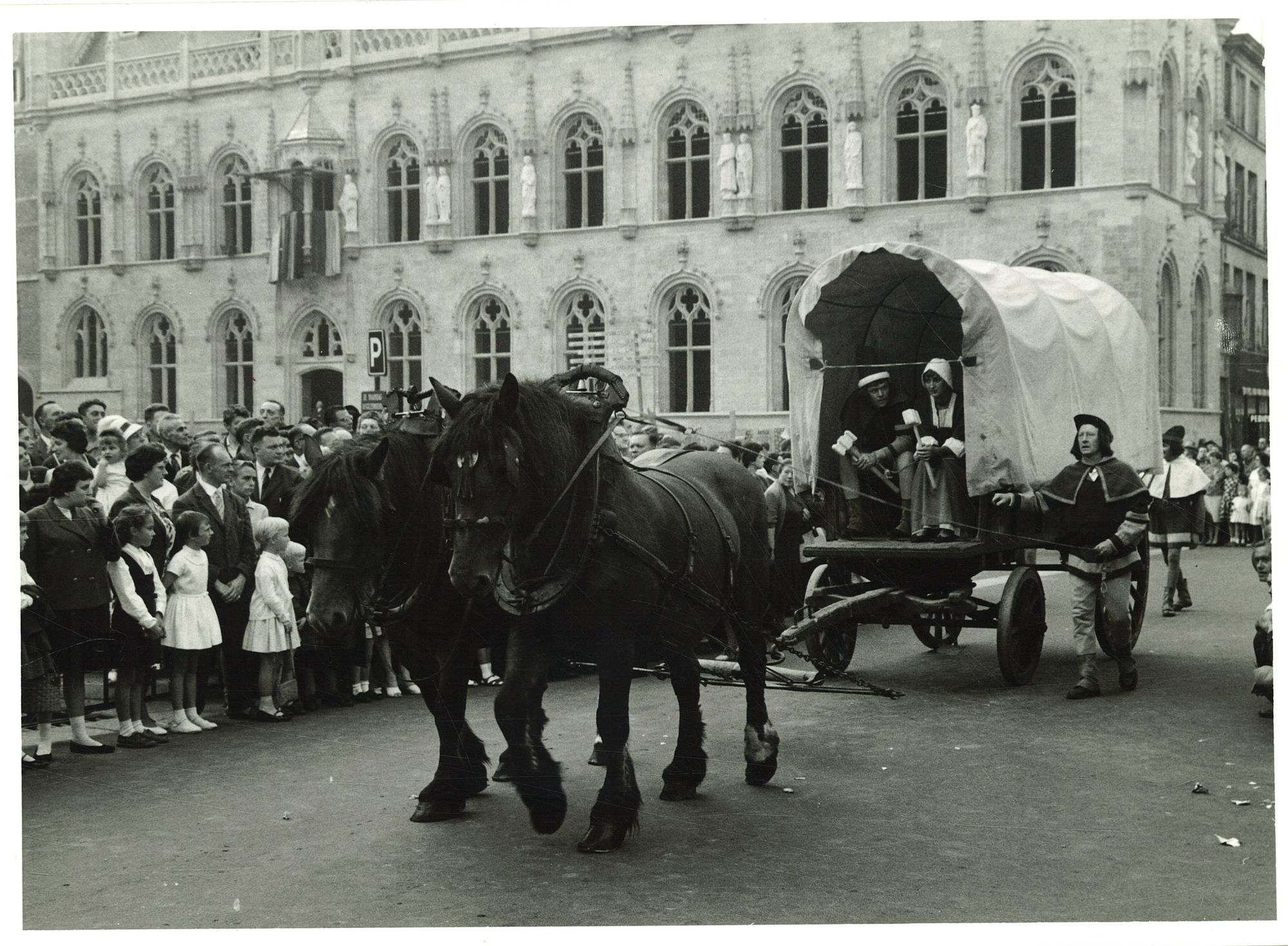 Huifkar op de Manten- en Kallefeesten