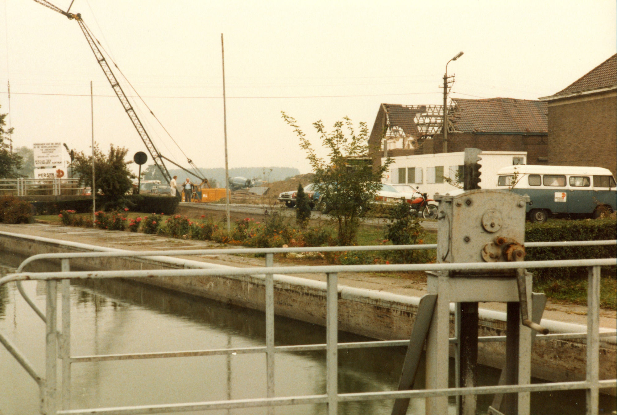 Bouw van de nieuwe sluis op het Kanaal Bossuit-Kortrijk in de Deerlijkstraat te Zwevegem 1985