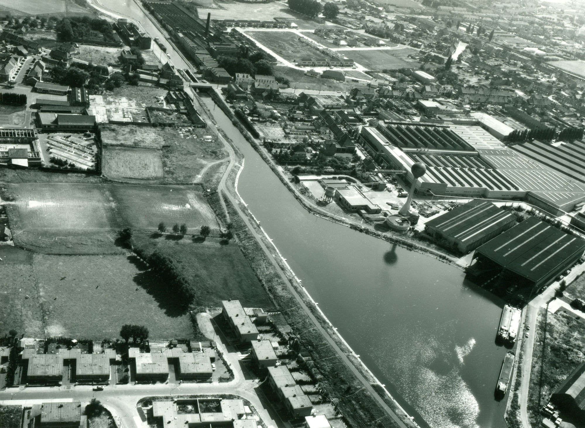 Panoramisch zicht Kanaal Bossuit-Kortrijk te Zwevegem 1976