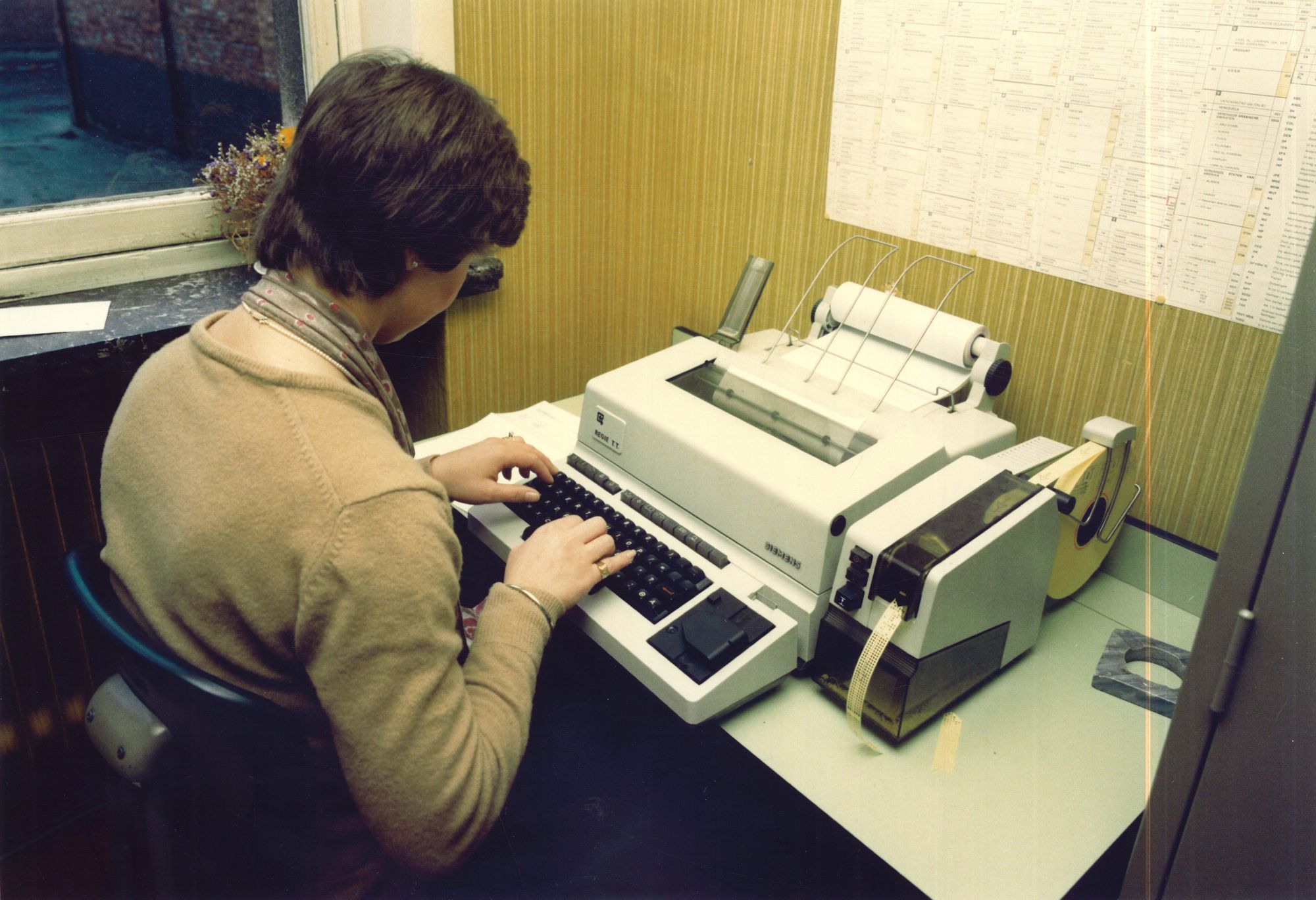 Kamer voor Handel en Nijverheid helpt exporteren 1982
