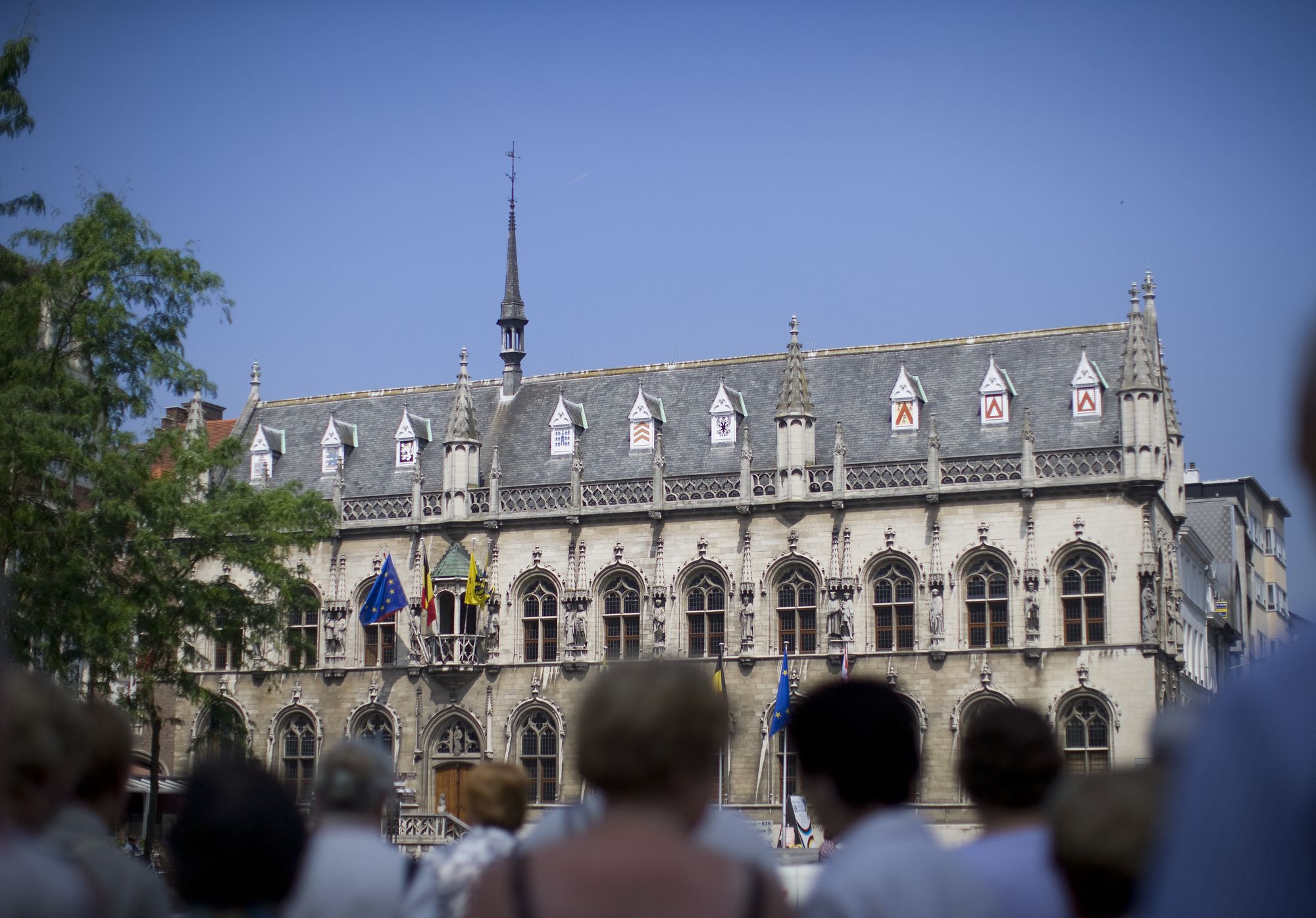 Gidsen in Kortrijk stadhuis