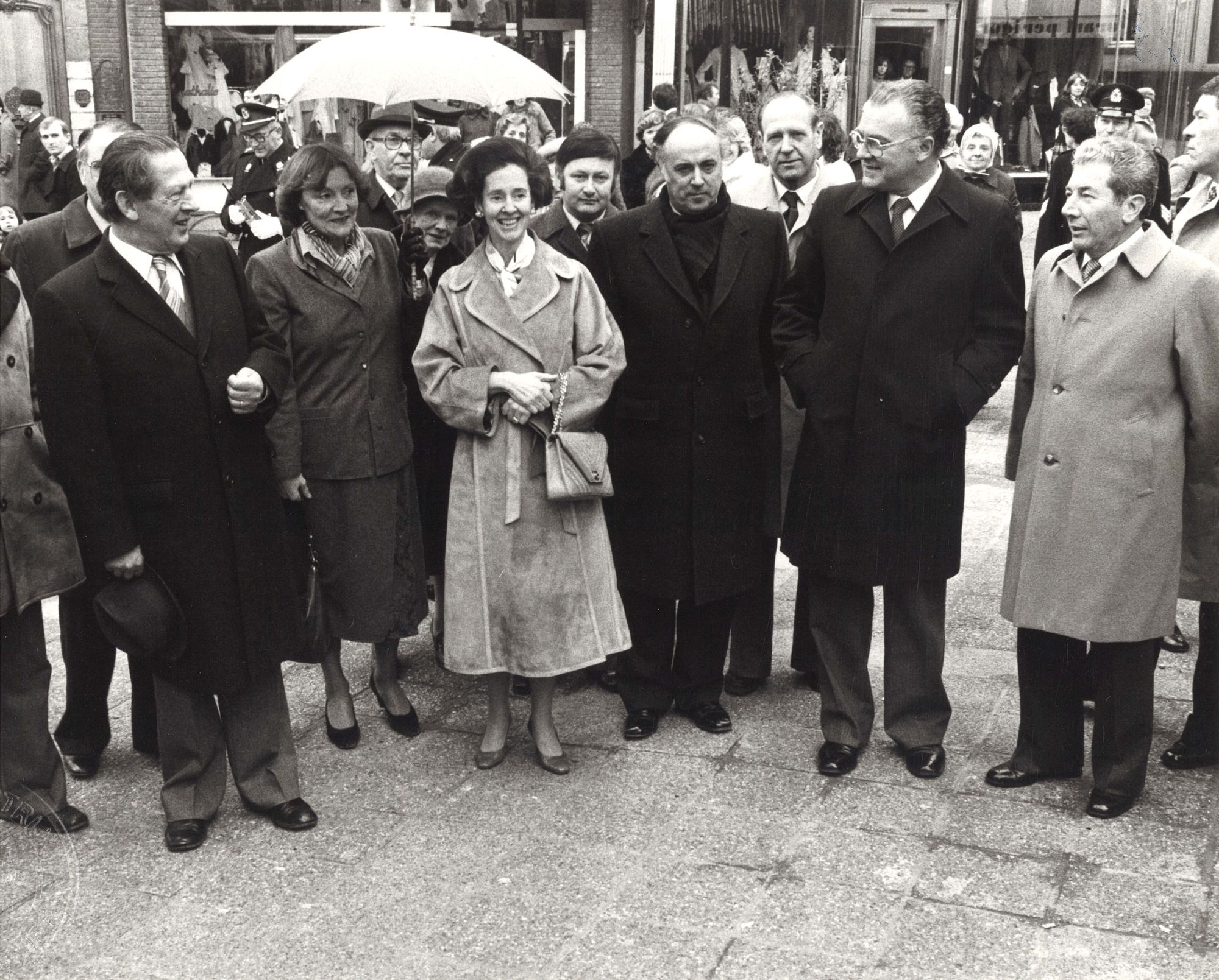 Koningin Fabiola bezoekt Kortrijk 1980