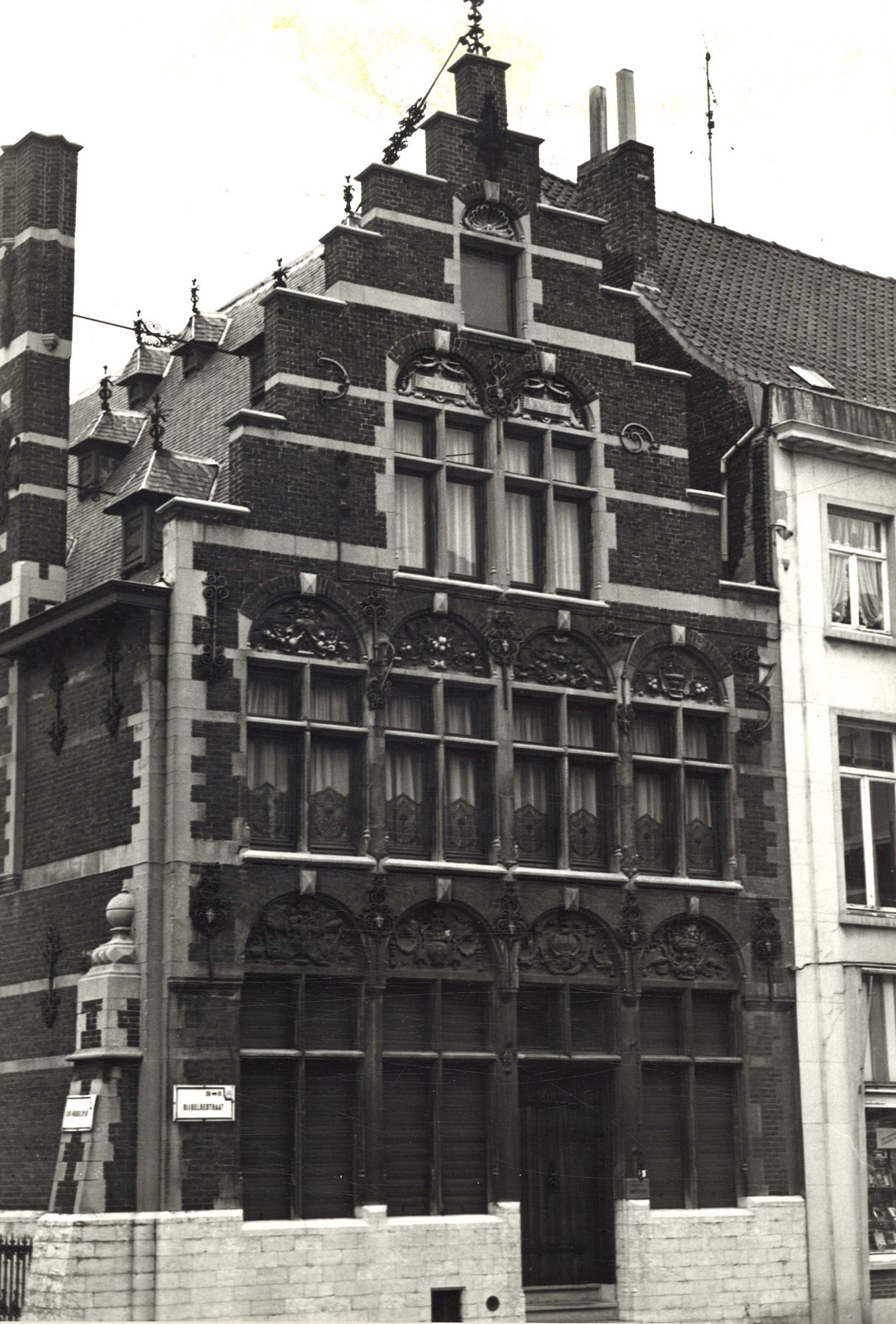 Hoek Rijselsestraat & St.Michielsplein 20