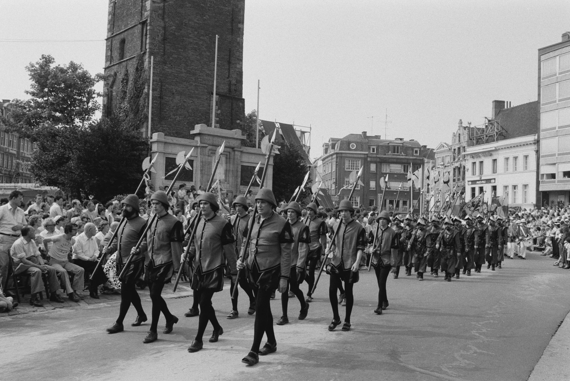 Historische stoet tijdens de 11 juliviering 1982