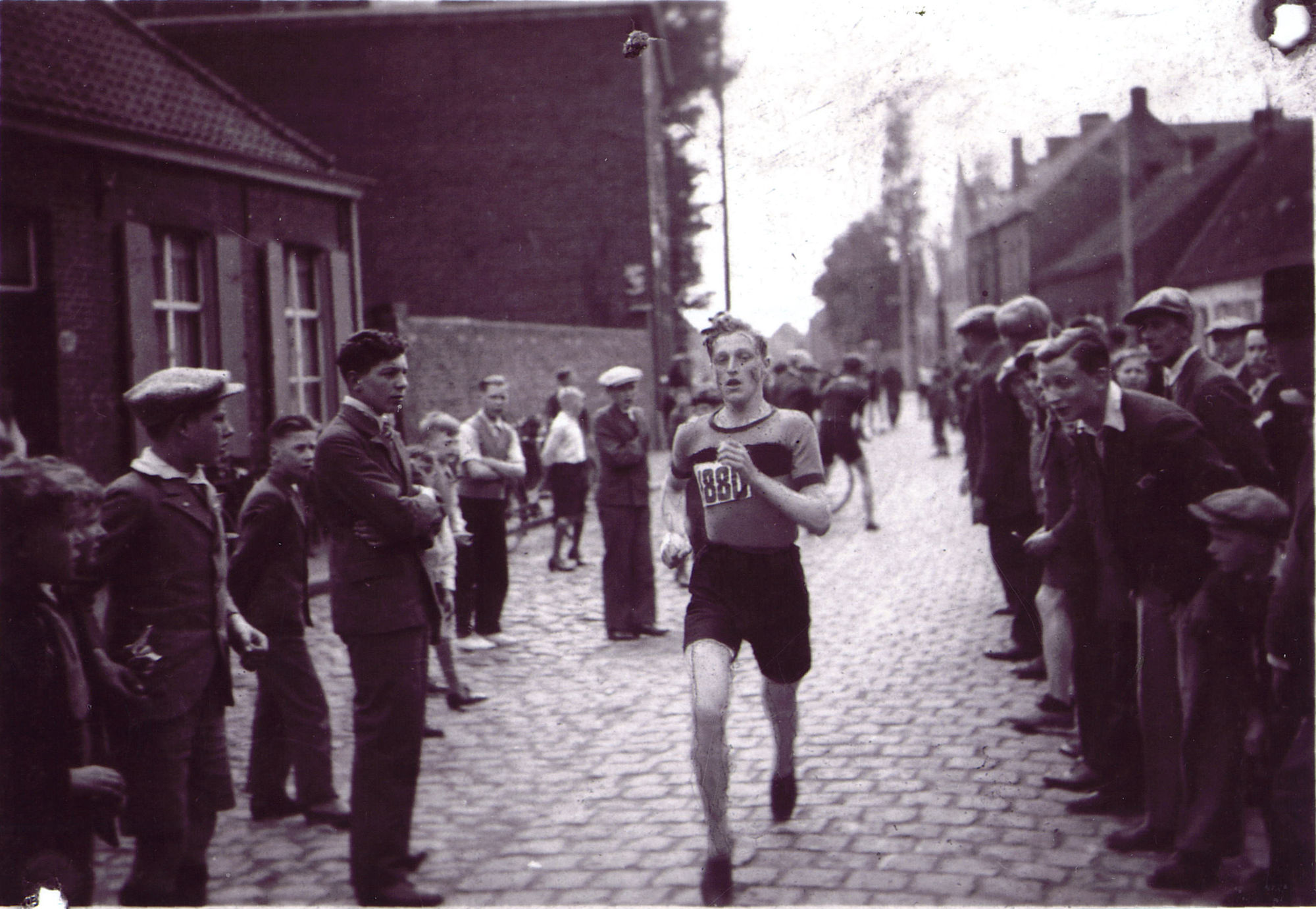 Julien Therry als atleet van atletiekclub Kortrijk Sport ca 1935 0