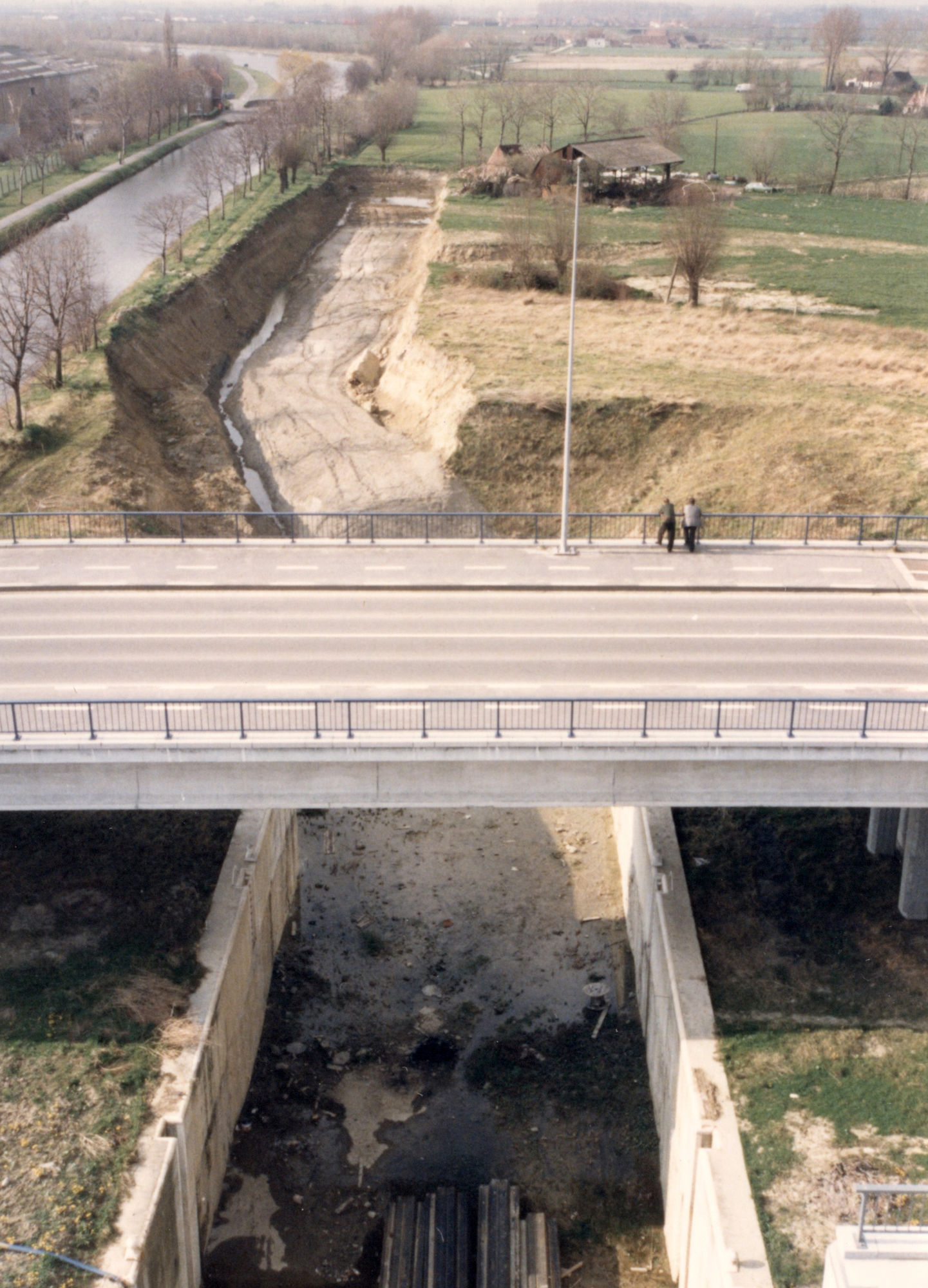 Bouw van de nieuwe sluis op het Kanaal Bossuit-Kortrijk in de Deerlijkstraat te Zwevegem 1990