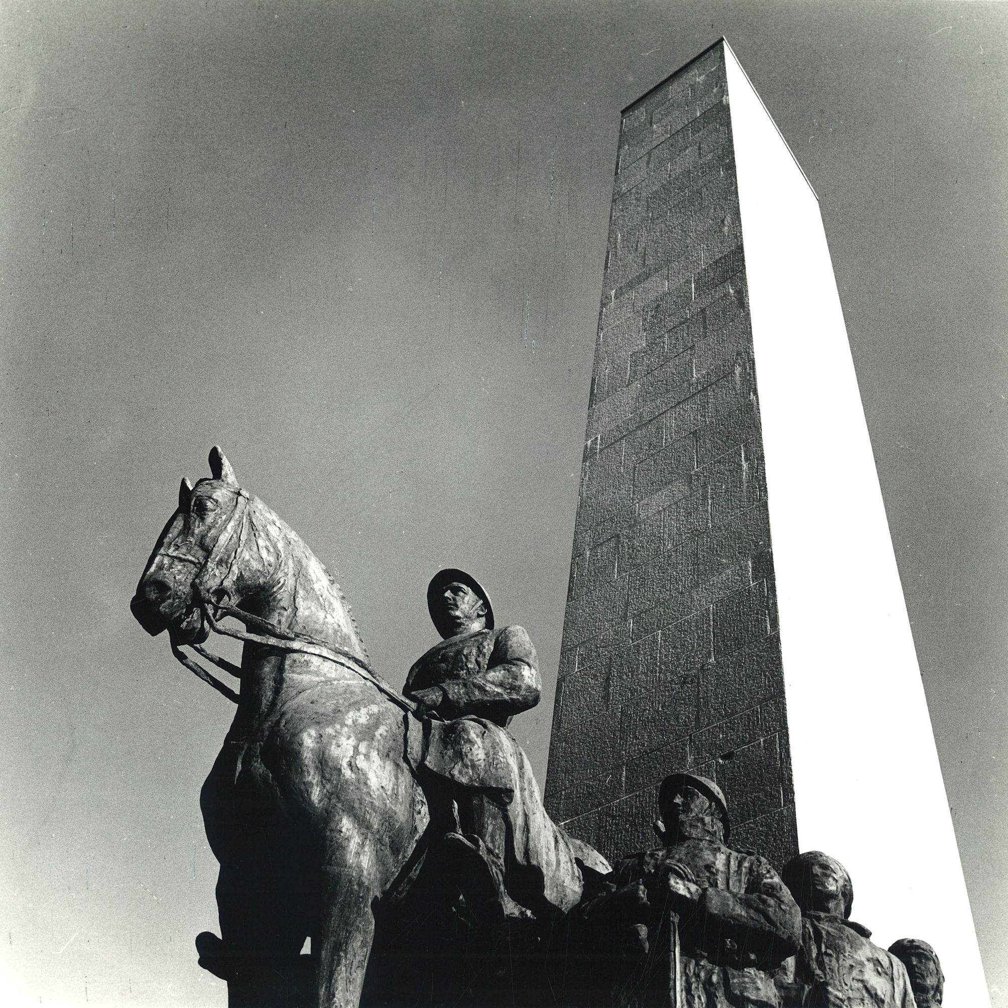 Leiemonument in het Koning Albertpark te Kortrijk 1972