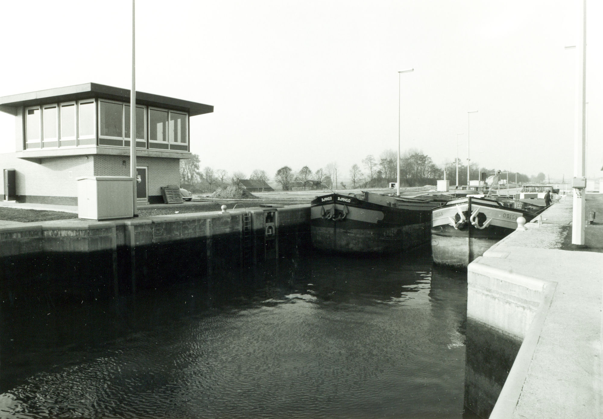 Ingebruikname van het nieuw sluizencomplex van het kanaal Bossuit-Kortrijk in Bossuit 1980