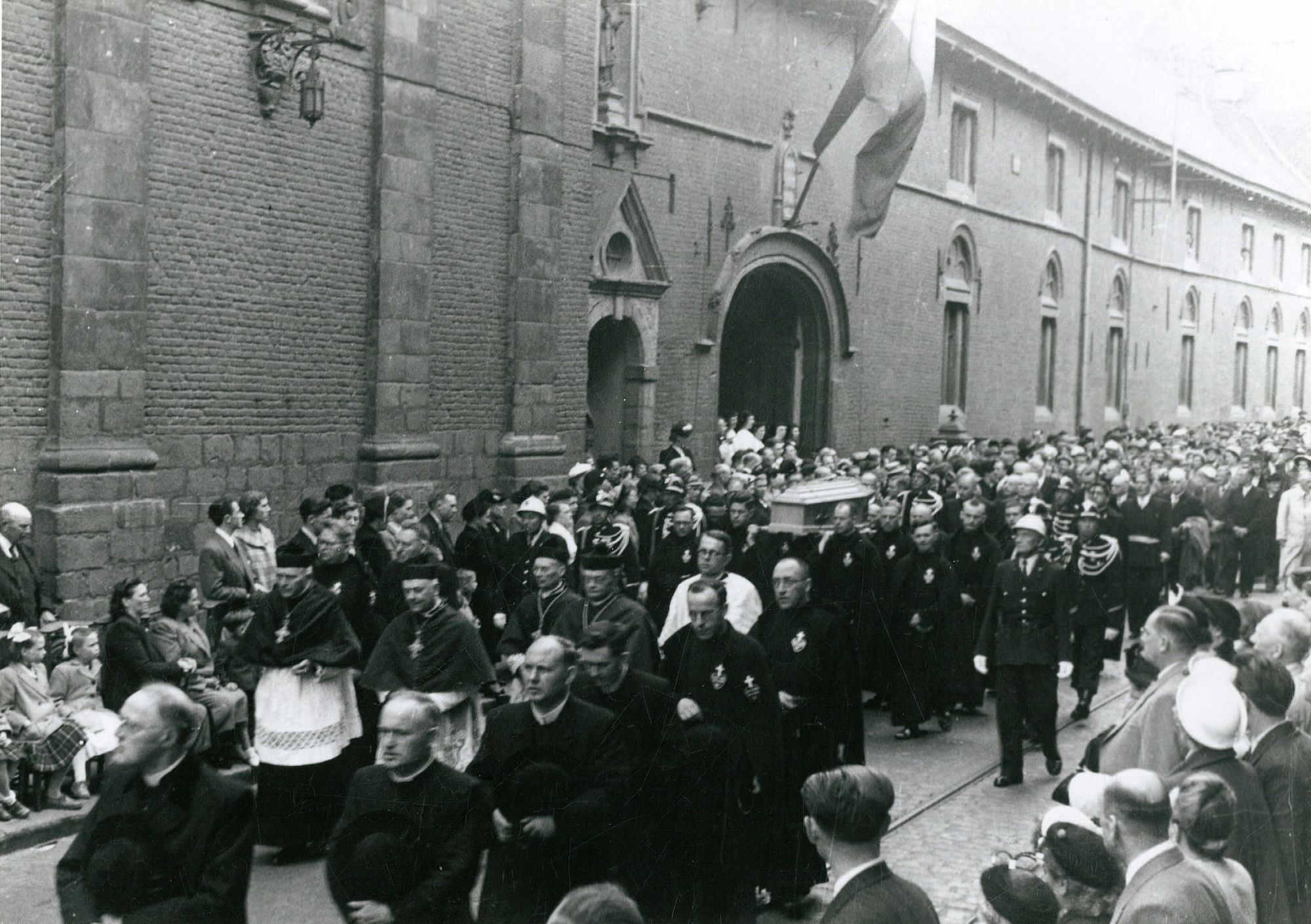 Stoet van de herbegrafenis van Broeder Isidoor 1952