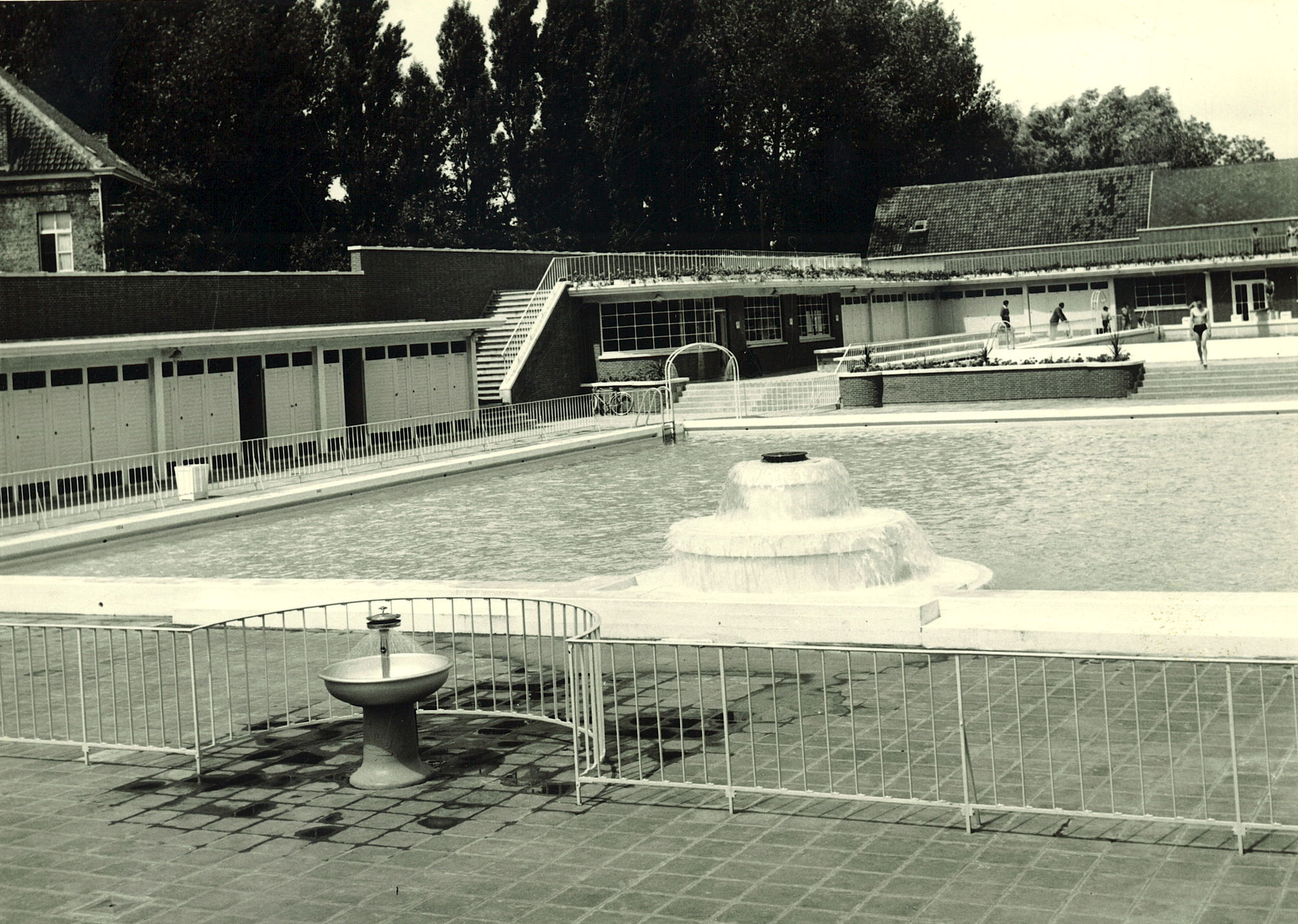 Bouw openluchtzwembad