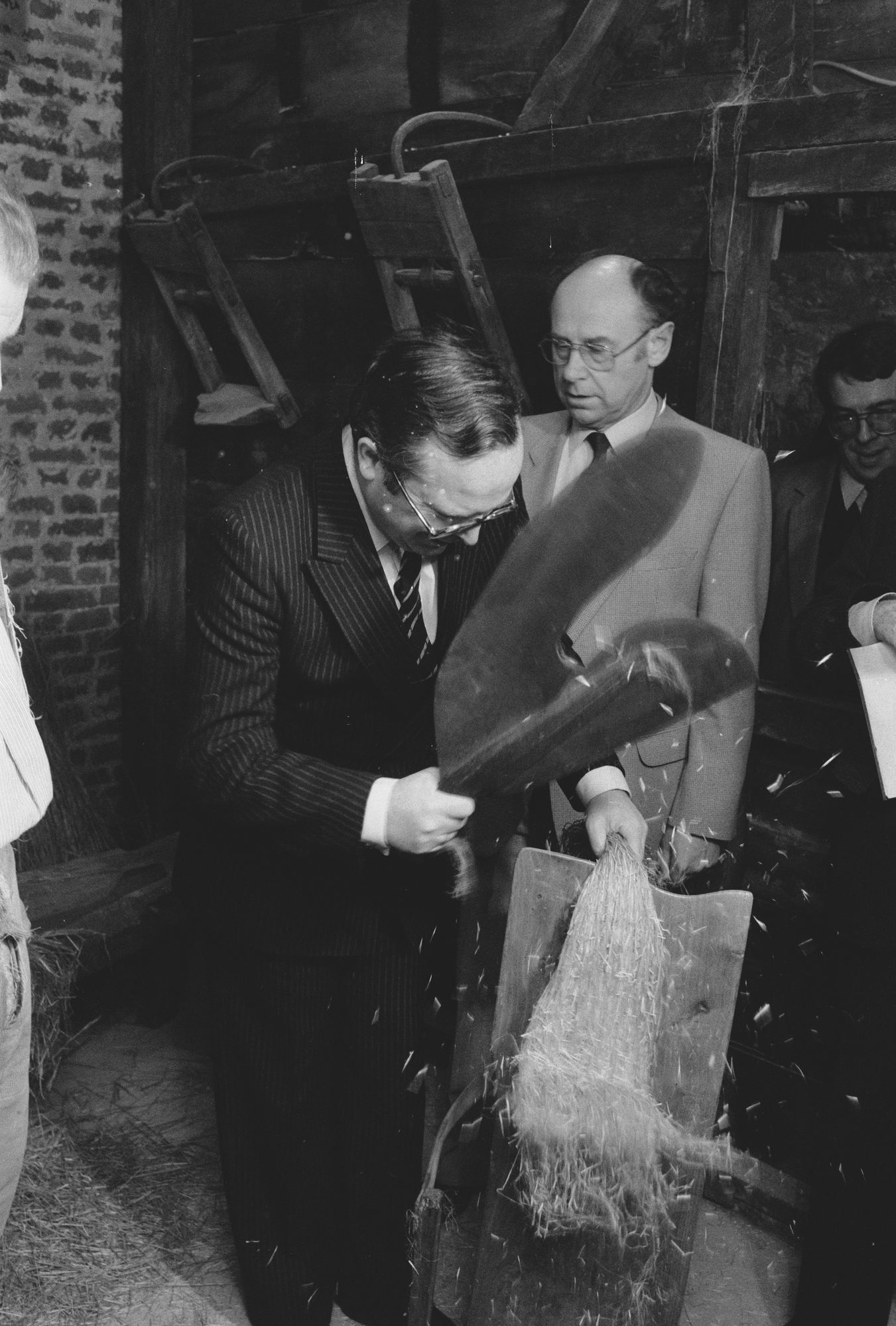 Rondleiding tijdens de officiële opening van het vlasmuseum