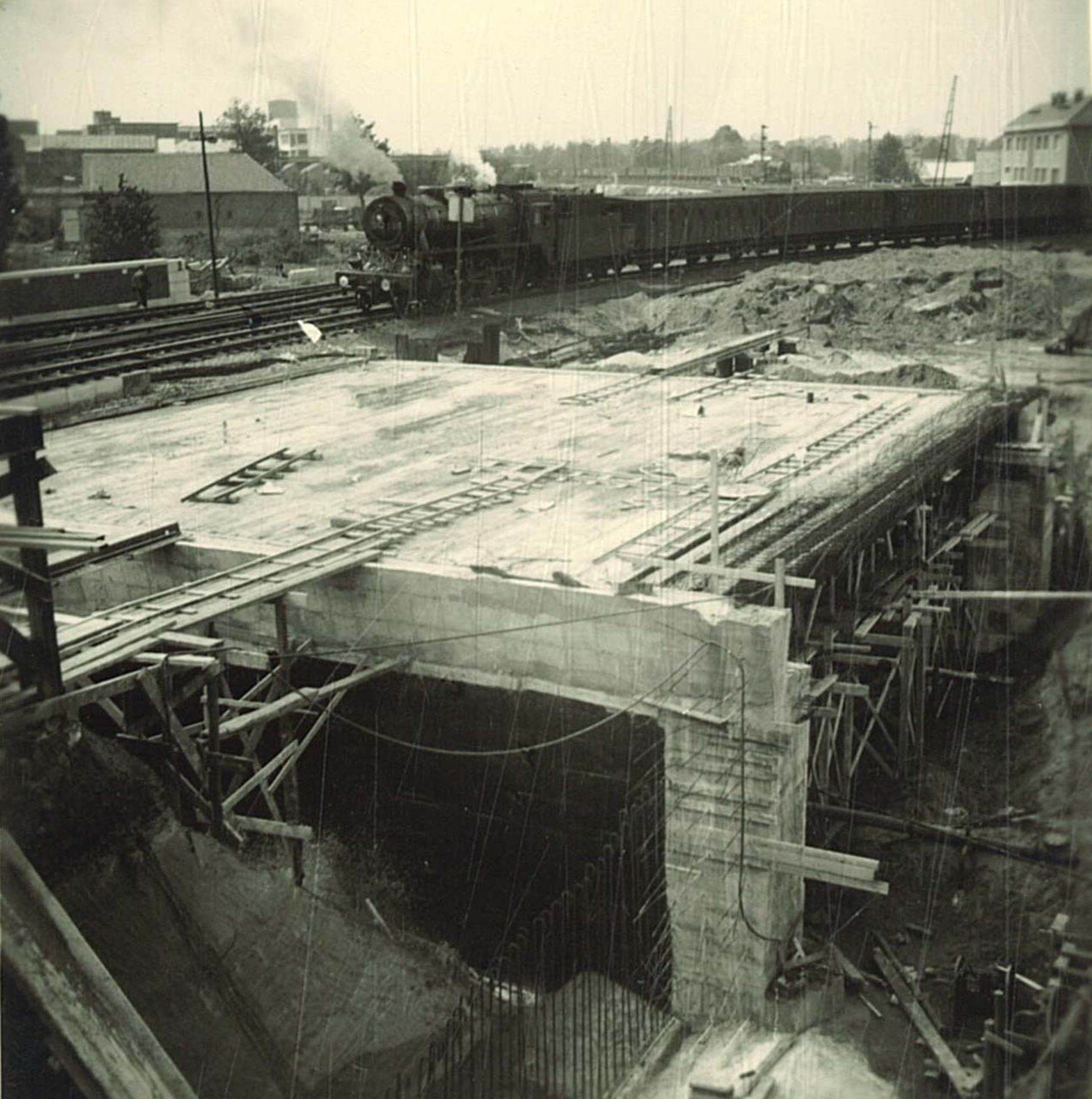 Bouw van een spoorwegtunnel in de Zandstraat