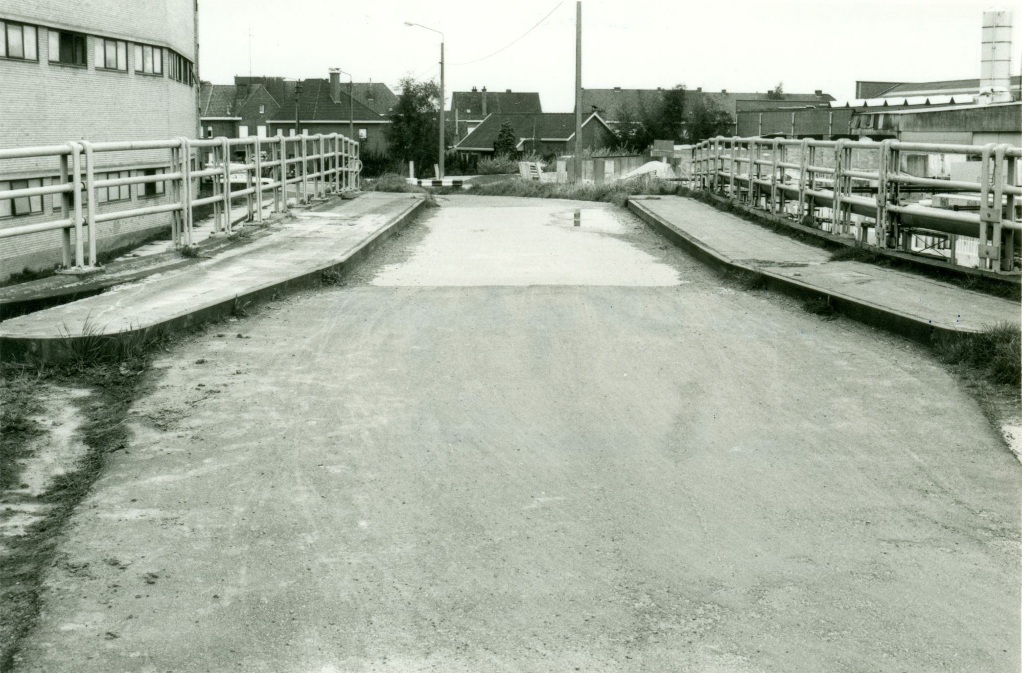 Verbredingswerken van het Kanaal Bossuit-Kortrijk aan de Visserskaai 1981