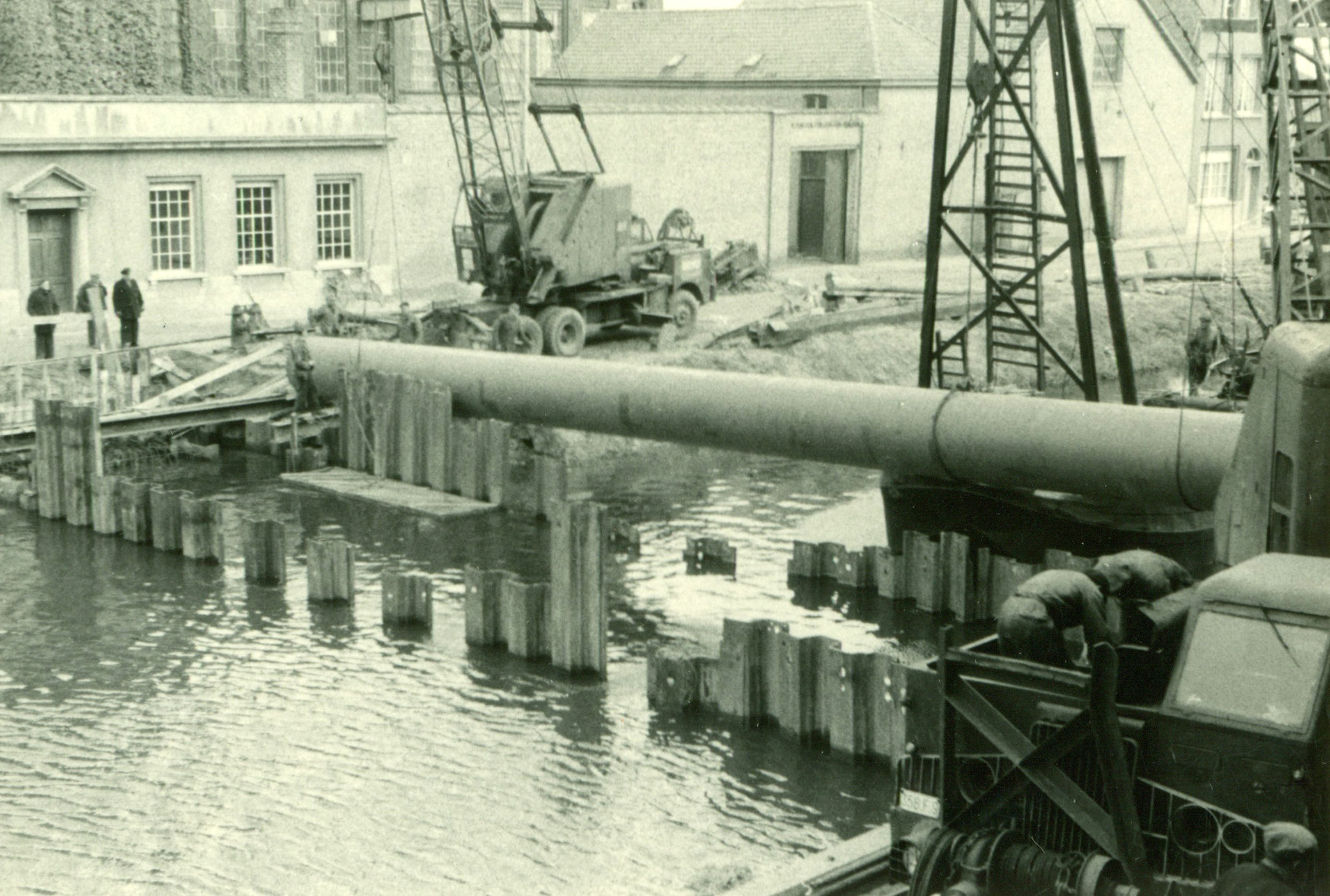 Sifon voor de Groeningebeek onder het kanaal Bossuit-Kortrijk 1955