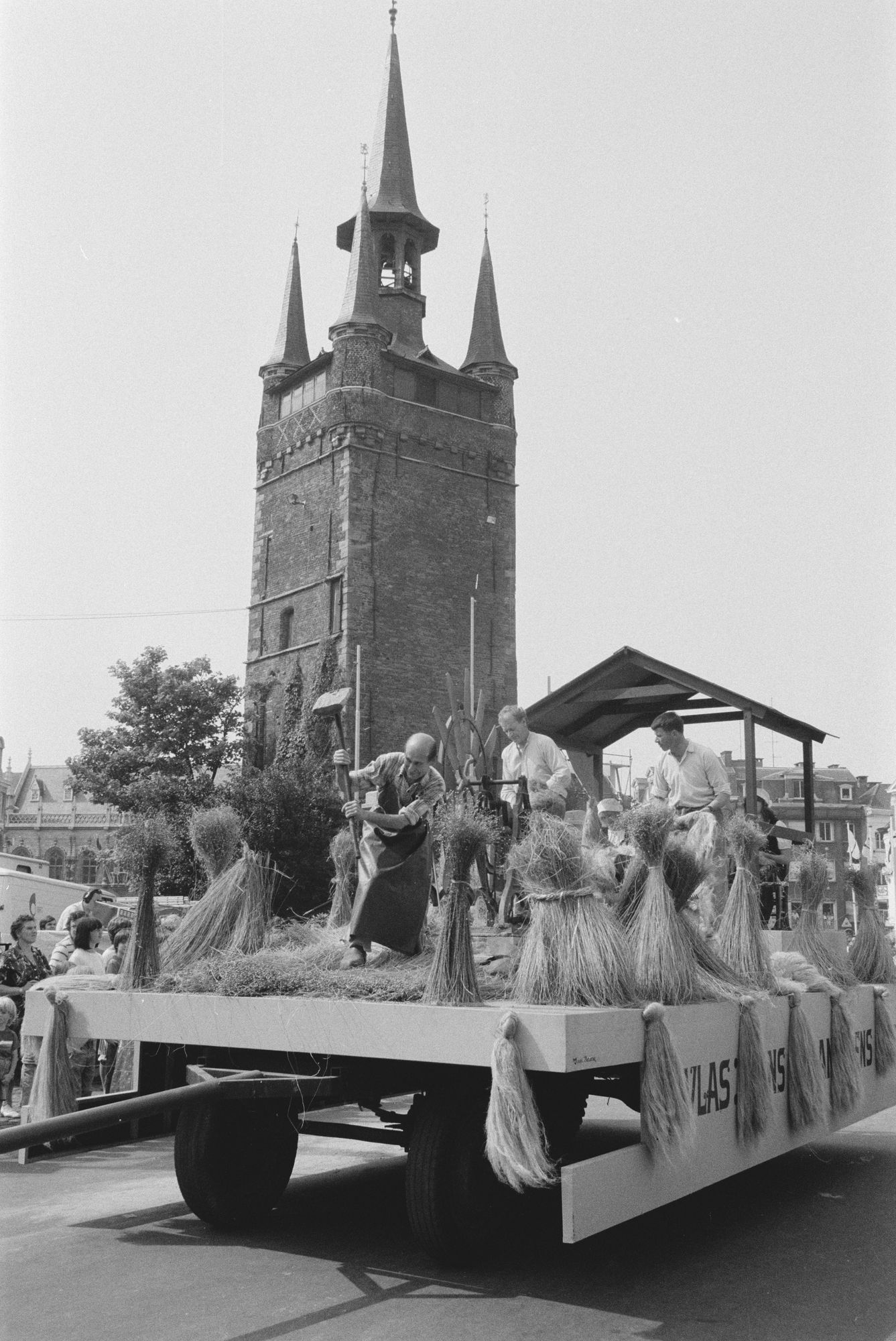 Praalwagen in de historische stoet tijdens de 11 juliviering 1982