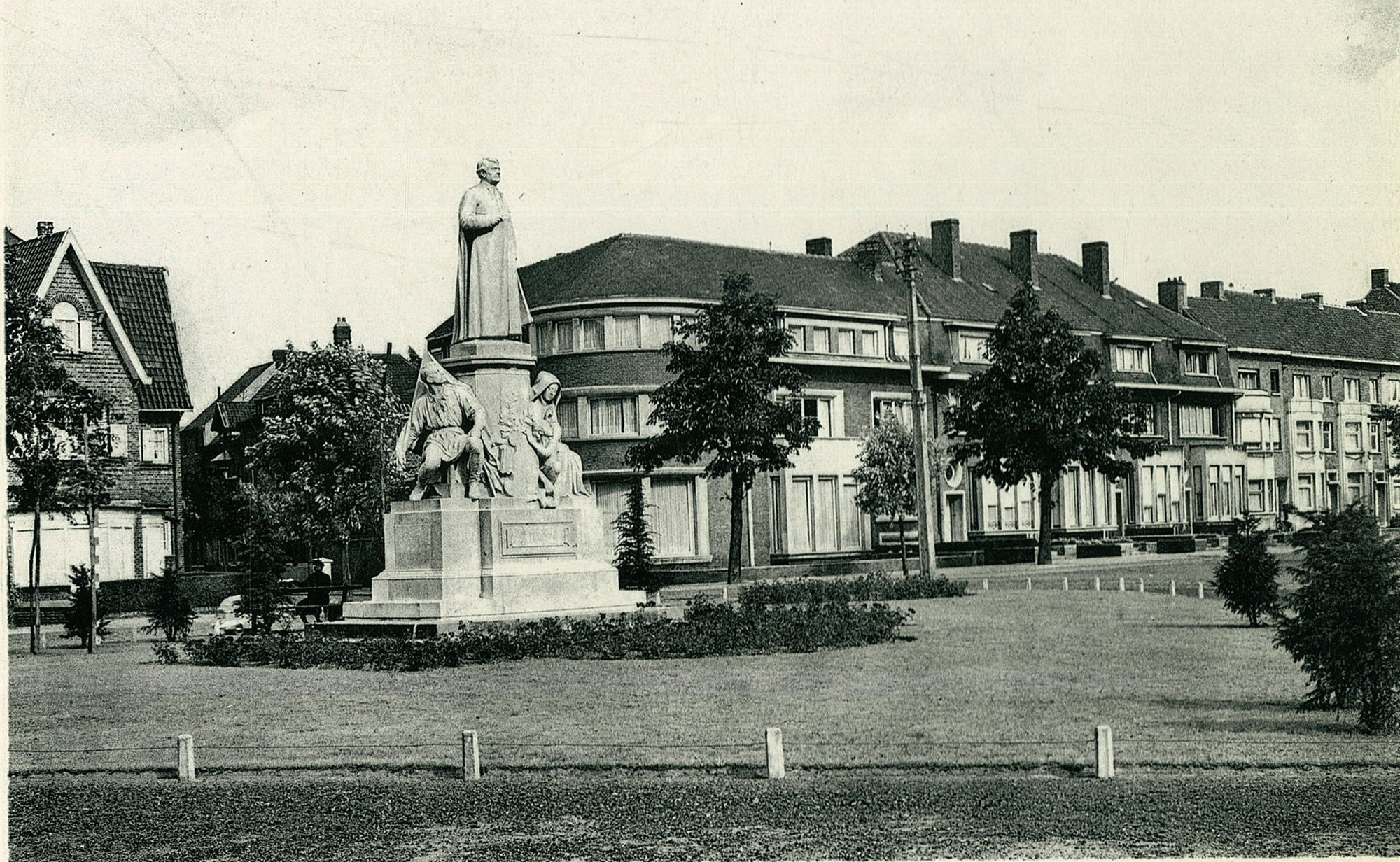 Mgr. De Haerne monument