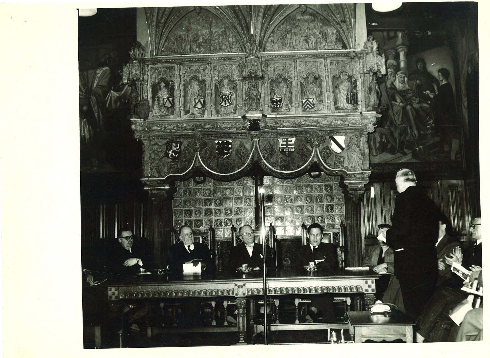 Bijeenkomst in de historische schepenzaal