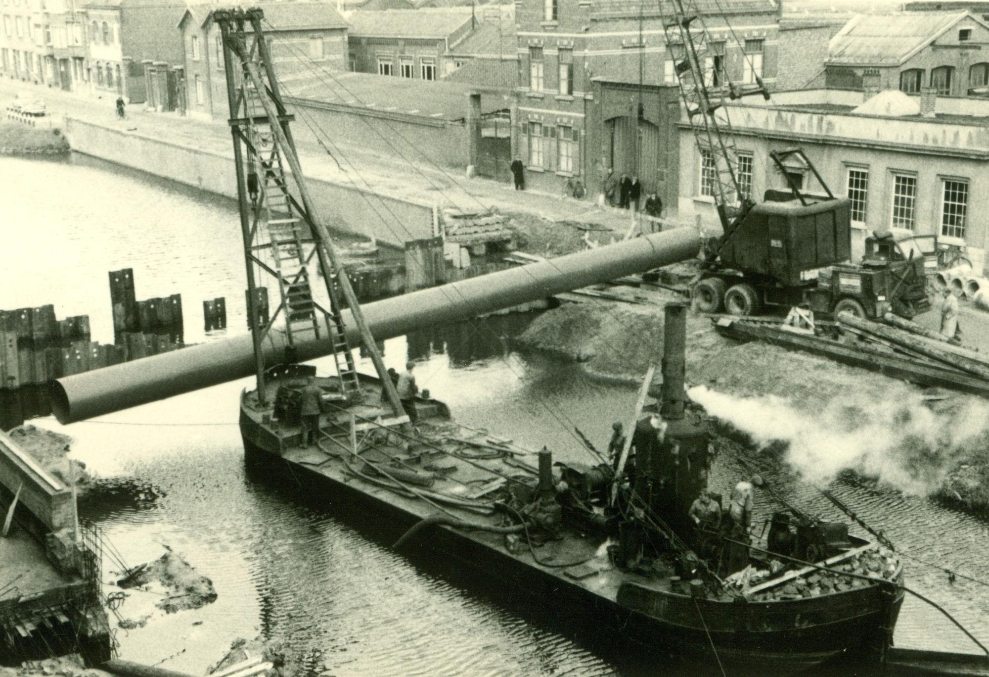Sifon voor de Groeningebeek onder het kanaal Bossuit-Kortrijk 1955