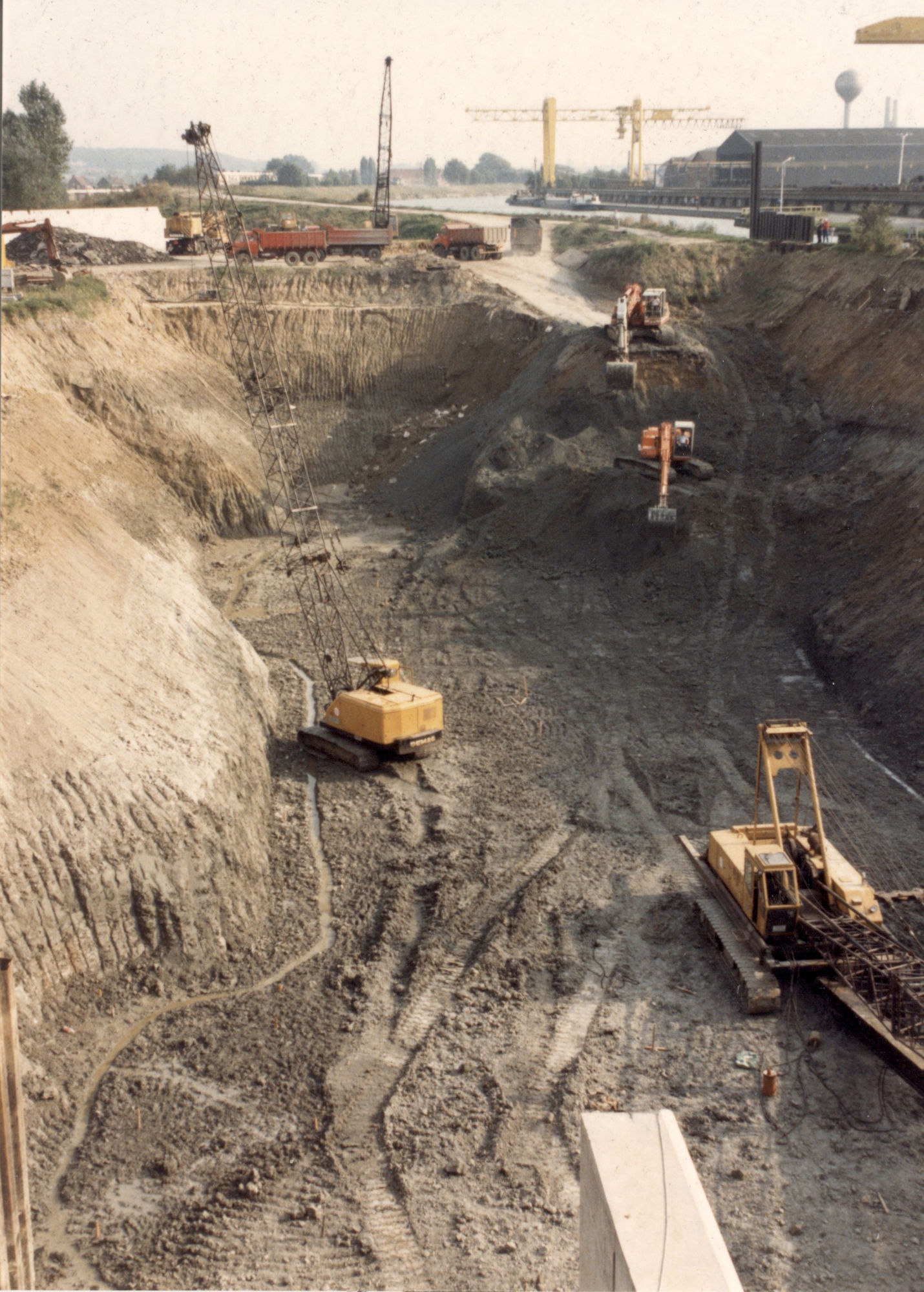 Bouw van de nieuwe sluis op het Kanaal Bossuit-Kortrijk in de Deerlijkstraat te Zwevegem 1987