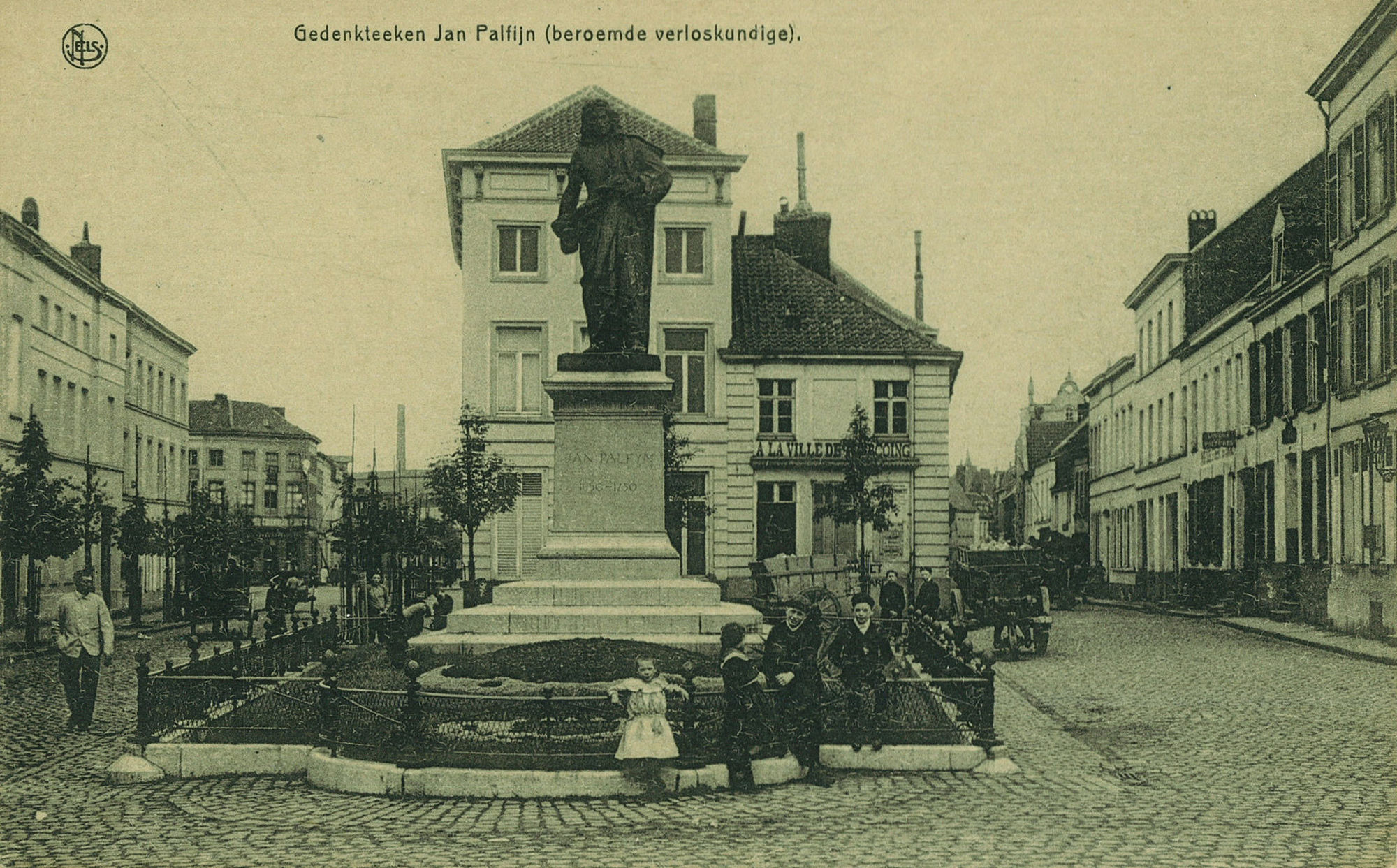 De Havermarkt en het standbeeld van Jan Palfijn