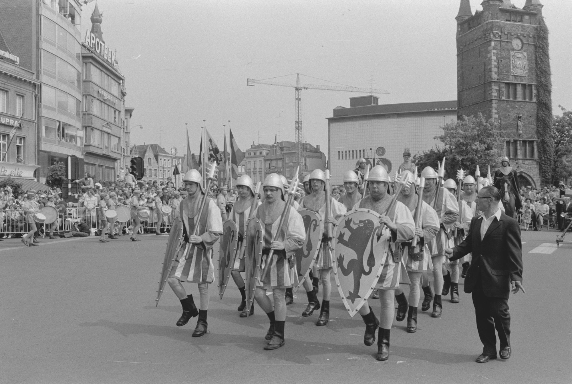 Optocht tijdens de 11 juliviering 1982