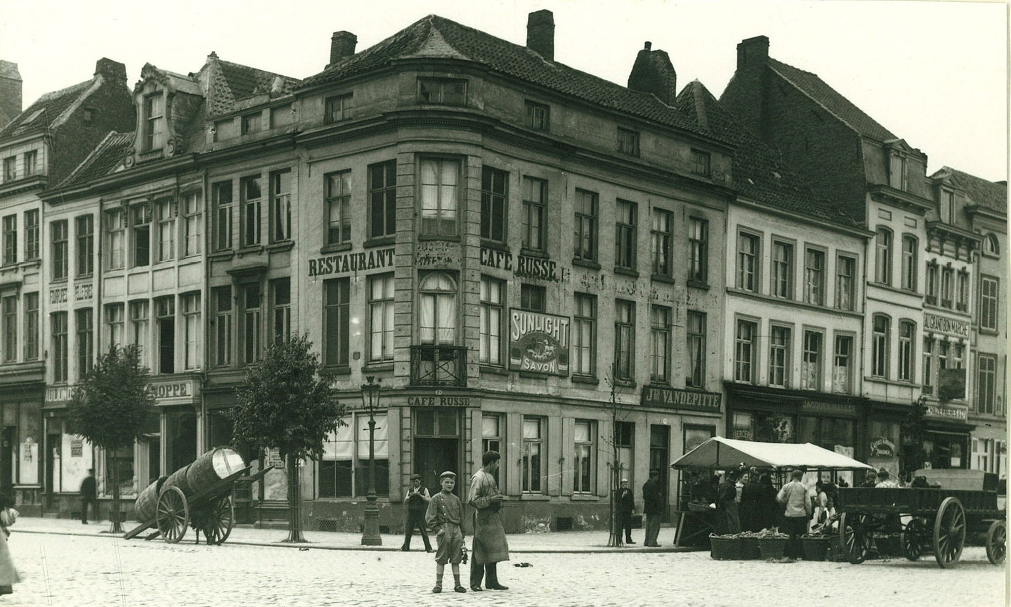 Hoek Doorniksestraat-Graanmarkt