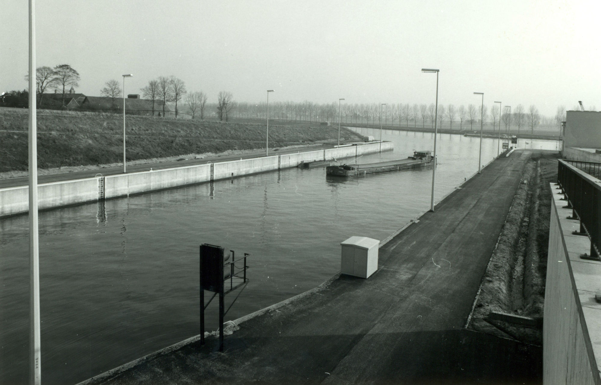 Ingebruikname van het nieuw sluizencomplex van het kanaal Bossuit-Kortrijk in Bossuit 1980