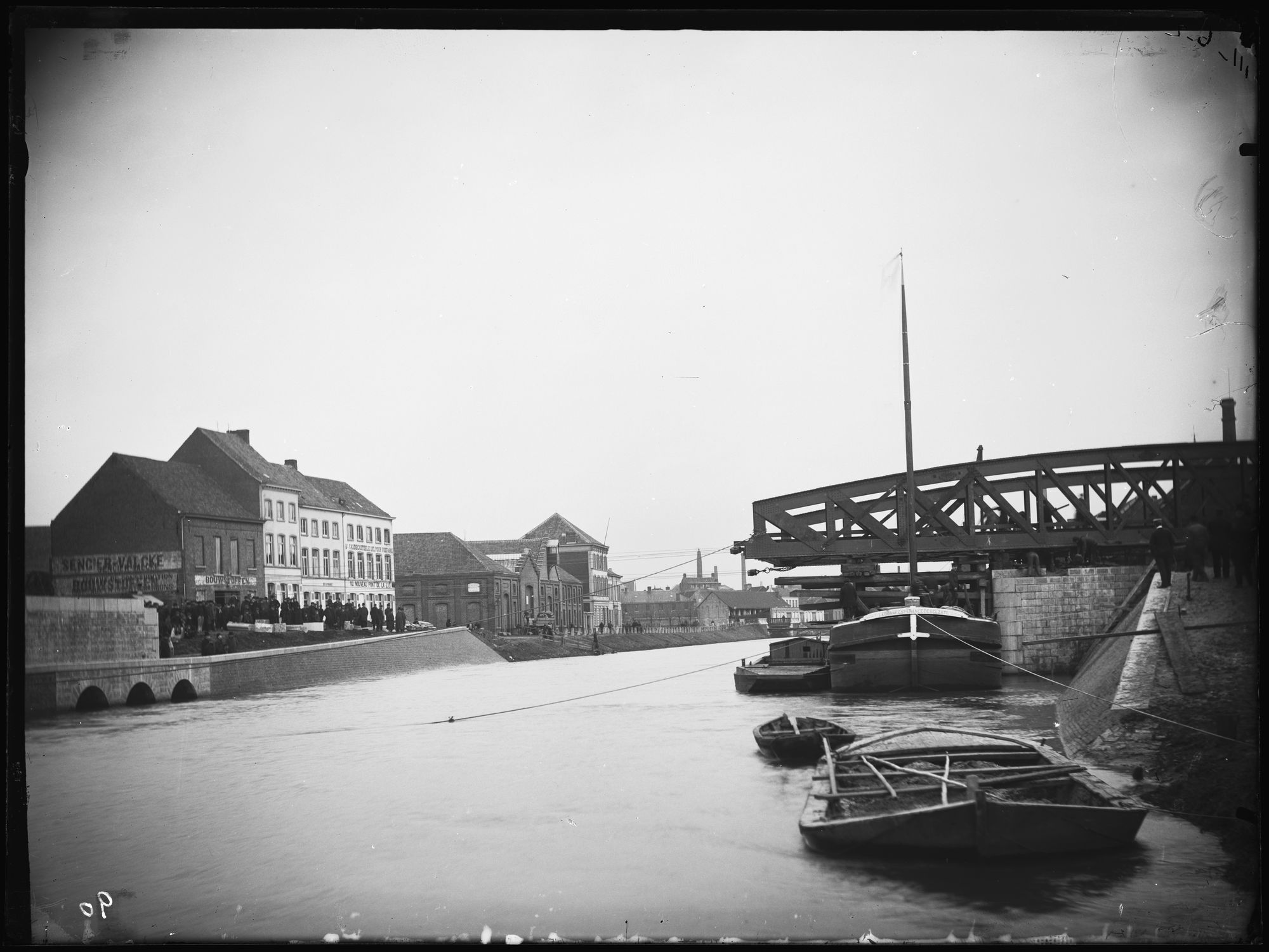 Noordbrug of Gerechtshofbrug en Nijverheidskaai in 1892