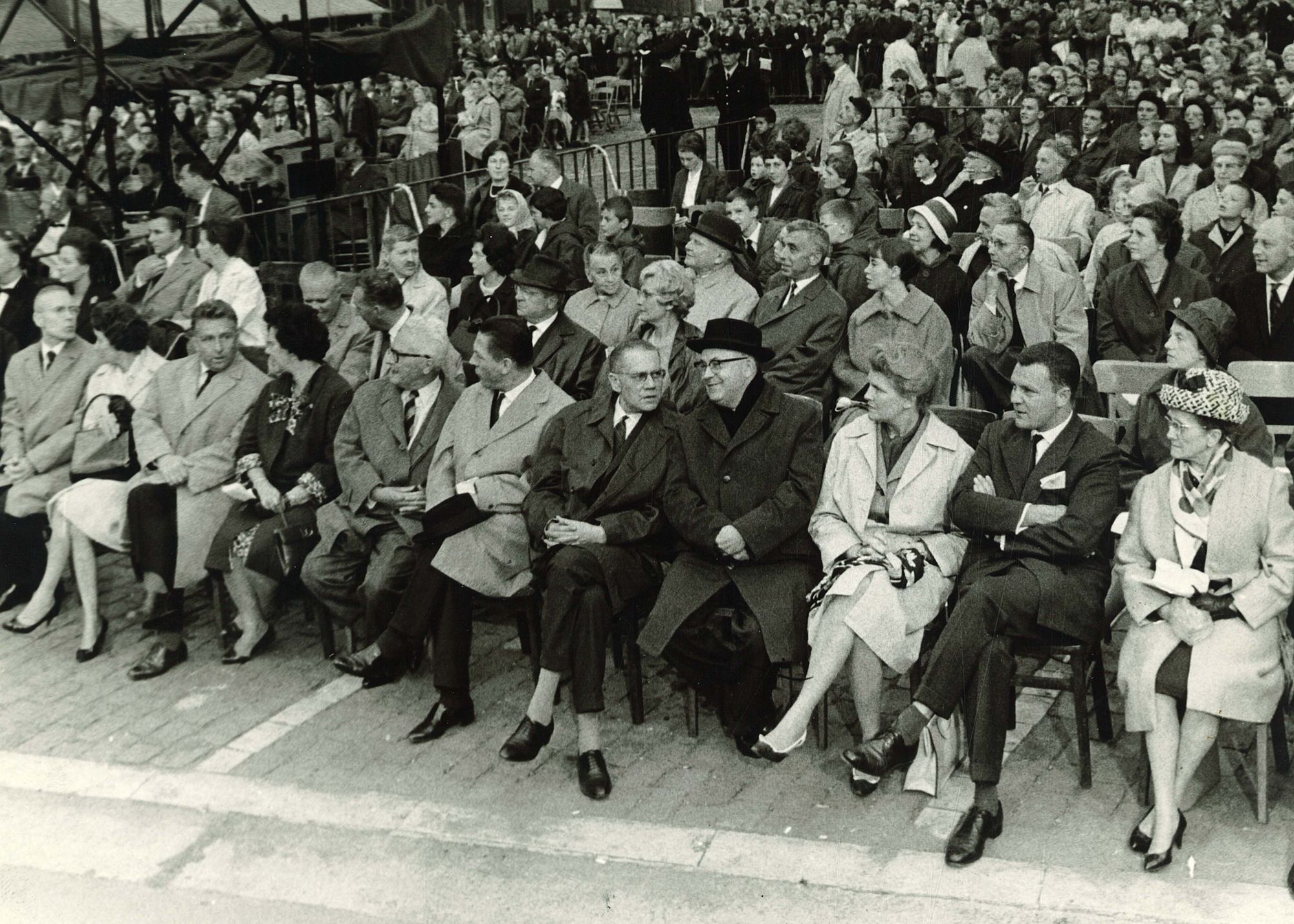 Eretribune tijdens het tweede Gulden Sporenspel in 1962