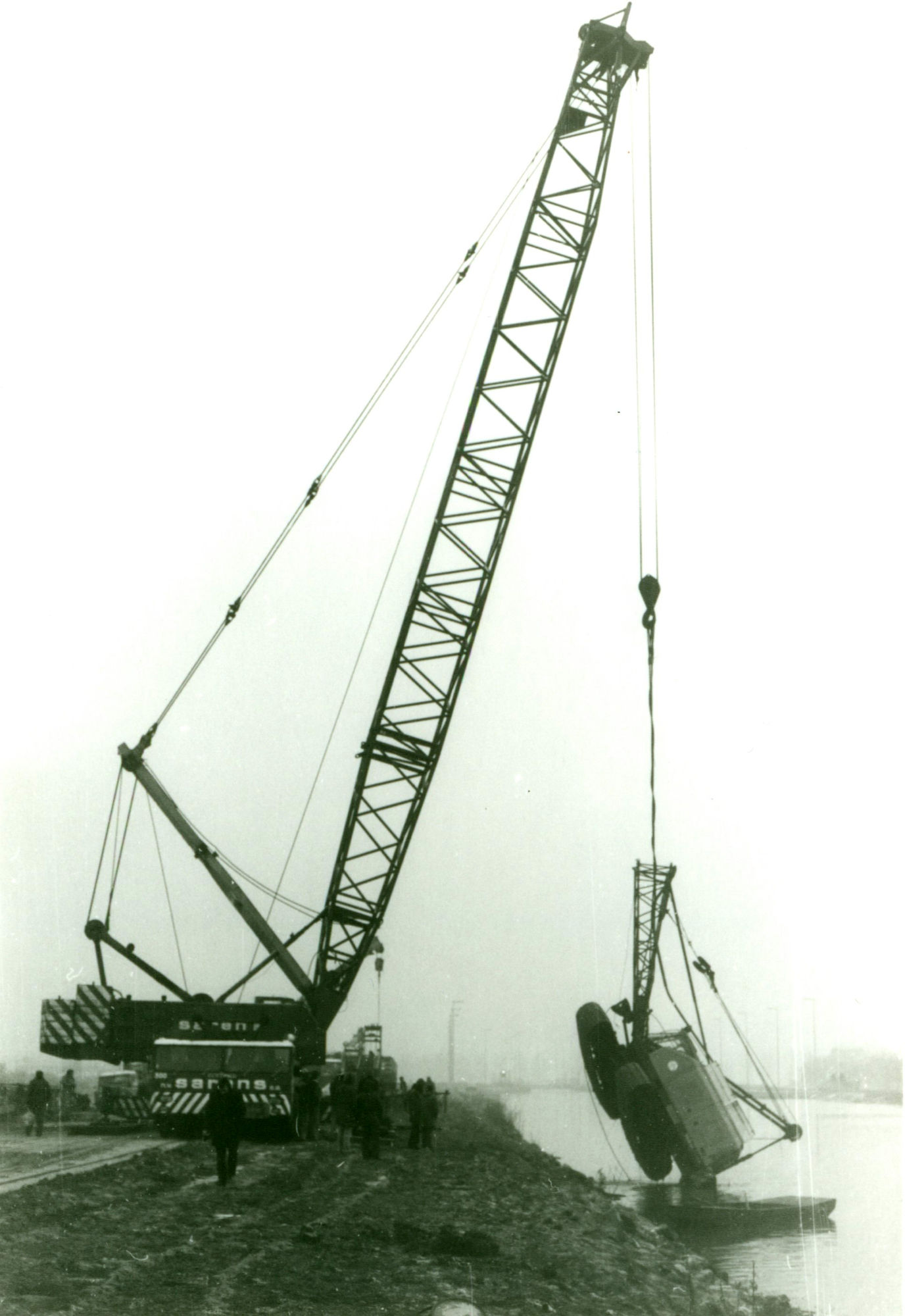 Baggerkraan (Dragline) van Jan De Nul in kanaal Bossuit-Kortrijk1981