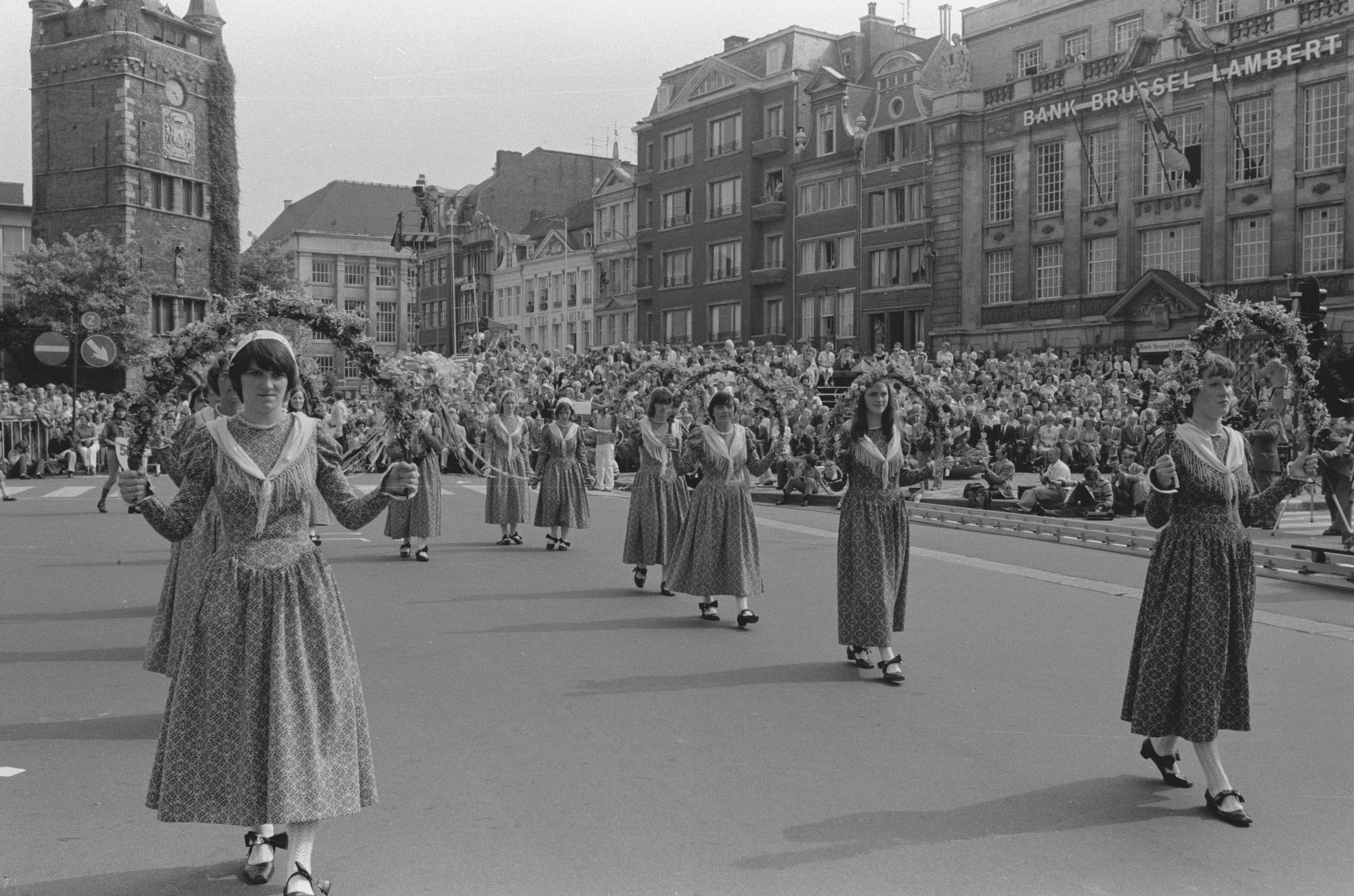 Historische stoet tijdens de 11 juliviering 1982