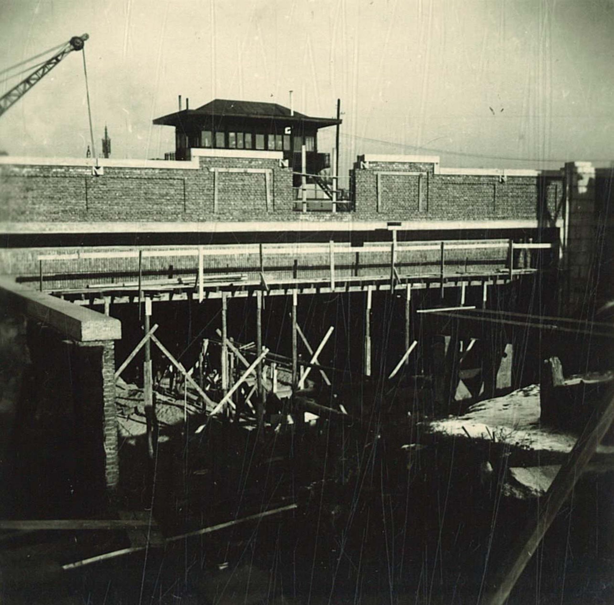 Bouw van een spoorwegtunnel in de Zandstraat