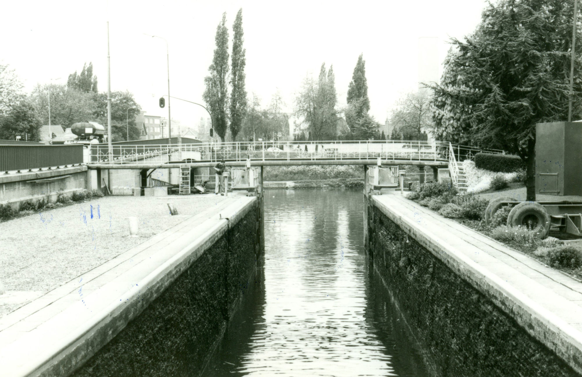 Sluis Nr. 11 op het Kanaal Bossuit-Kortrijk dat uitmondt in de Leie te Kortrijk 1981