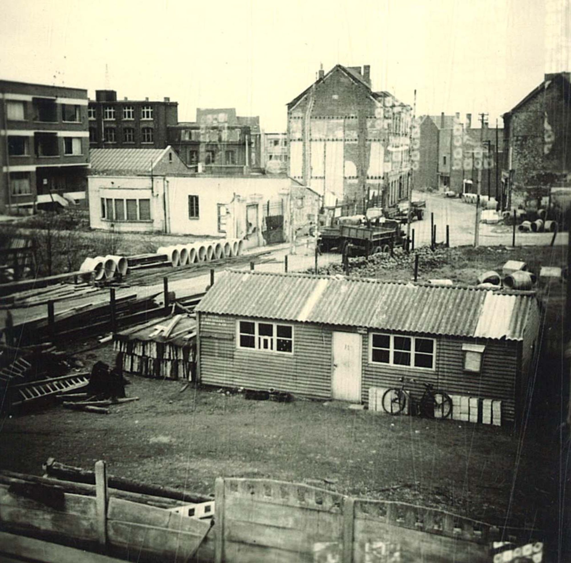 Bouw van een spoorwegtunnel in de Zandstraat