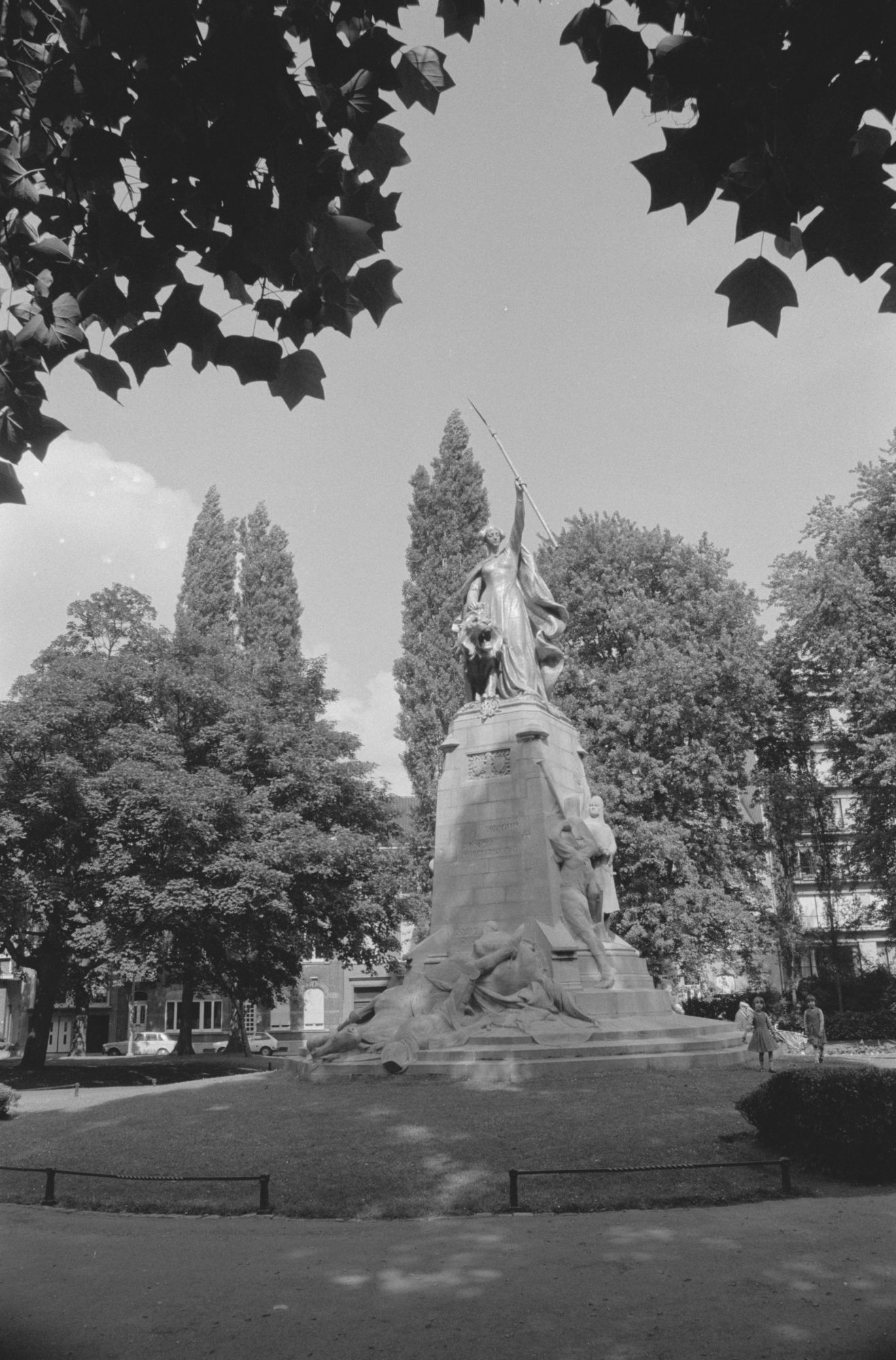 Stadsbeelden: Groeningemonument