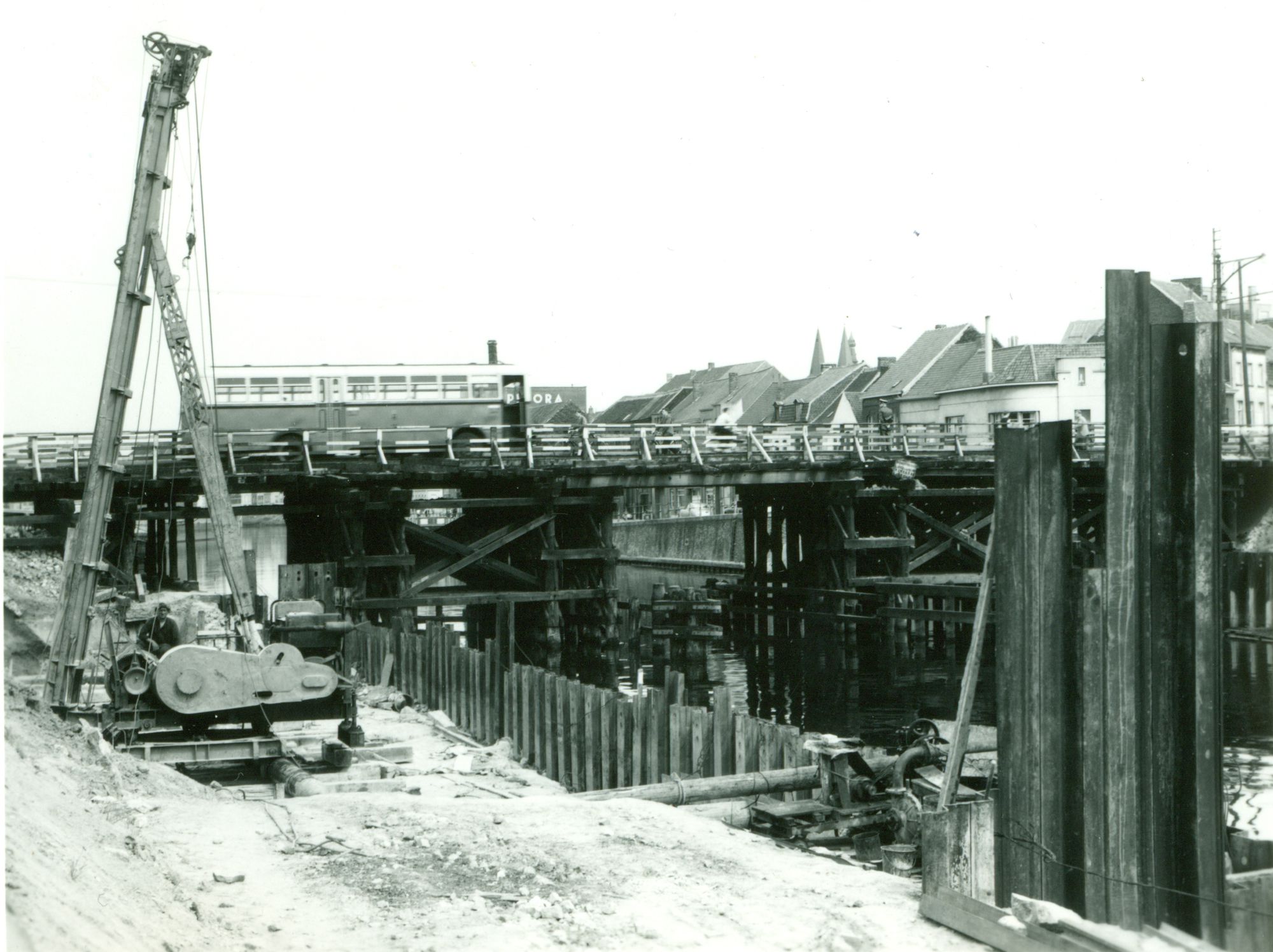 Bouw Gerechtshofbrug 1954