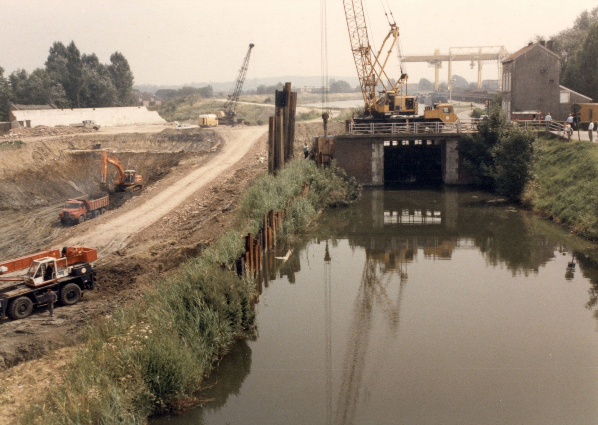 Bouw van de nieuwe sluis op het Kanaal Bossuit-Kortrijk in de Deerlijkstraat te Zwevegem 1987