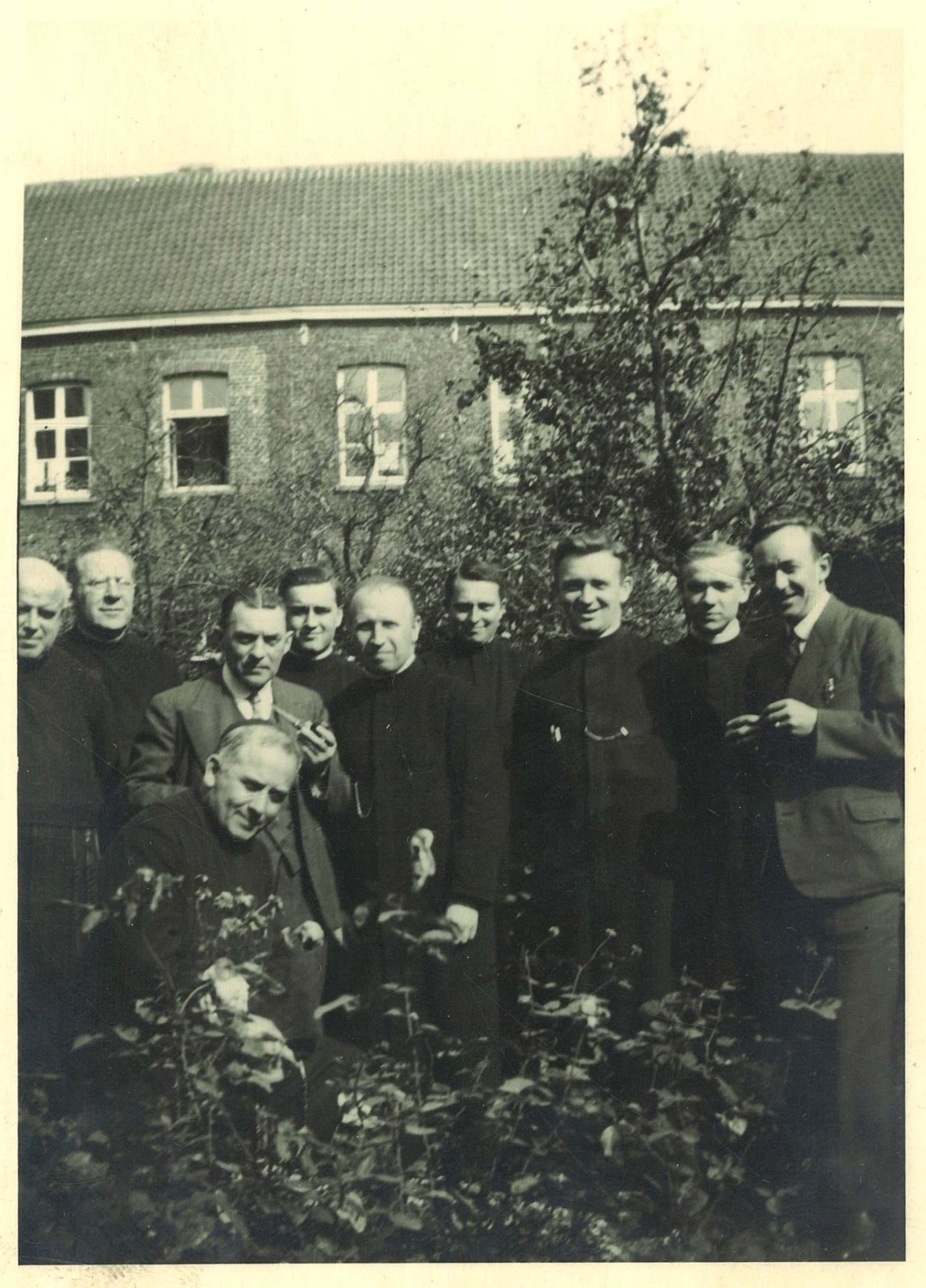 Groepsfoto broeders en leraren van de Broederschool Overleie