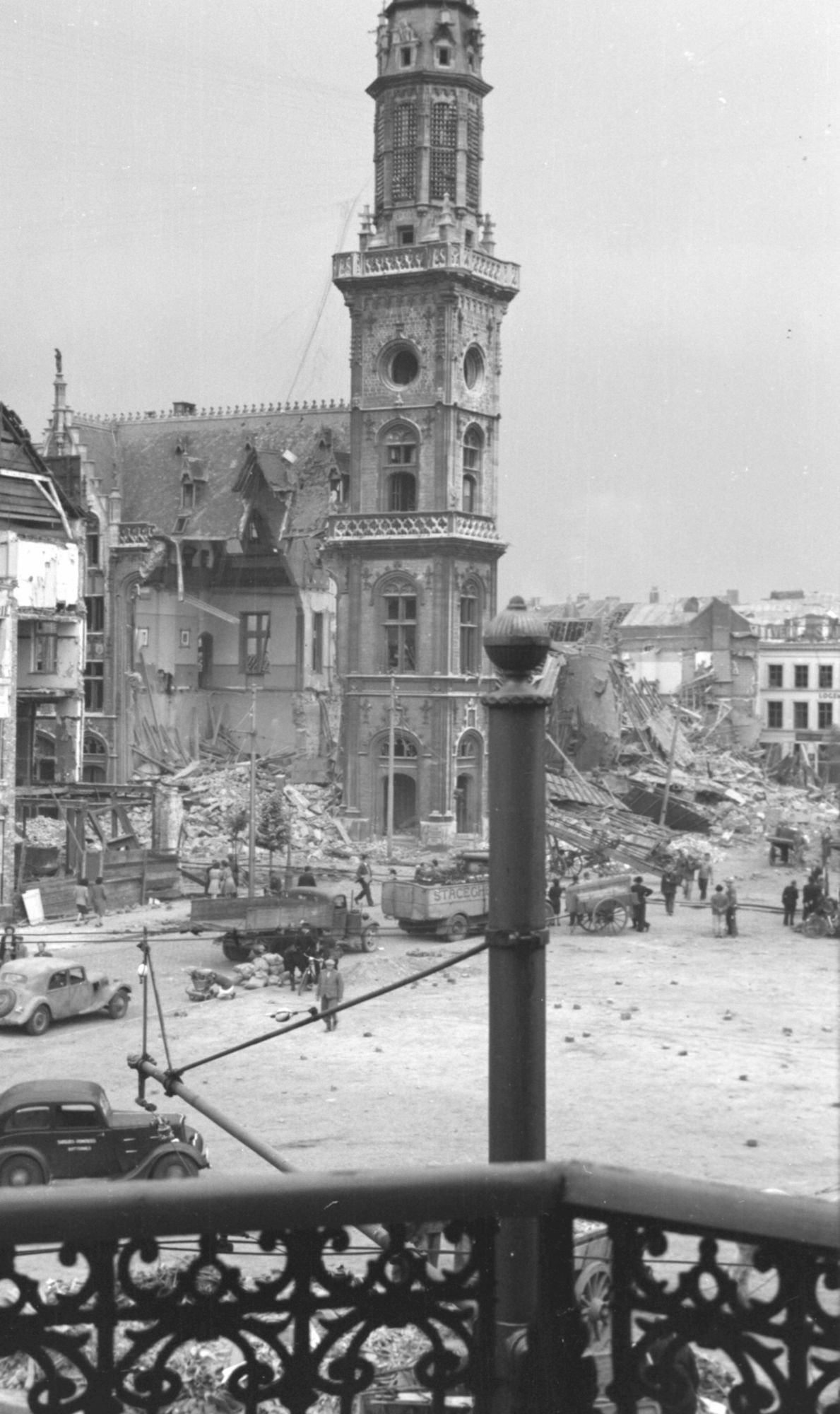 Postgebouw op de Grote Markt in 1944