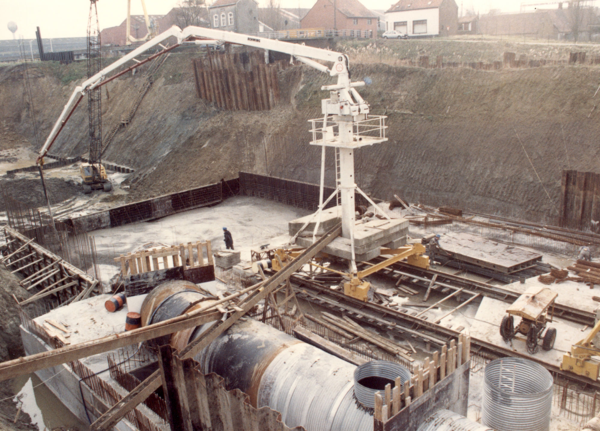 Bouw van de nieuwe sluis op het Kanaal Bossuit-Kortrijk in de Deerlijkstraat te Zwevegem 1988