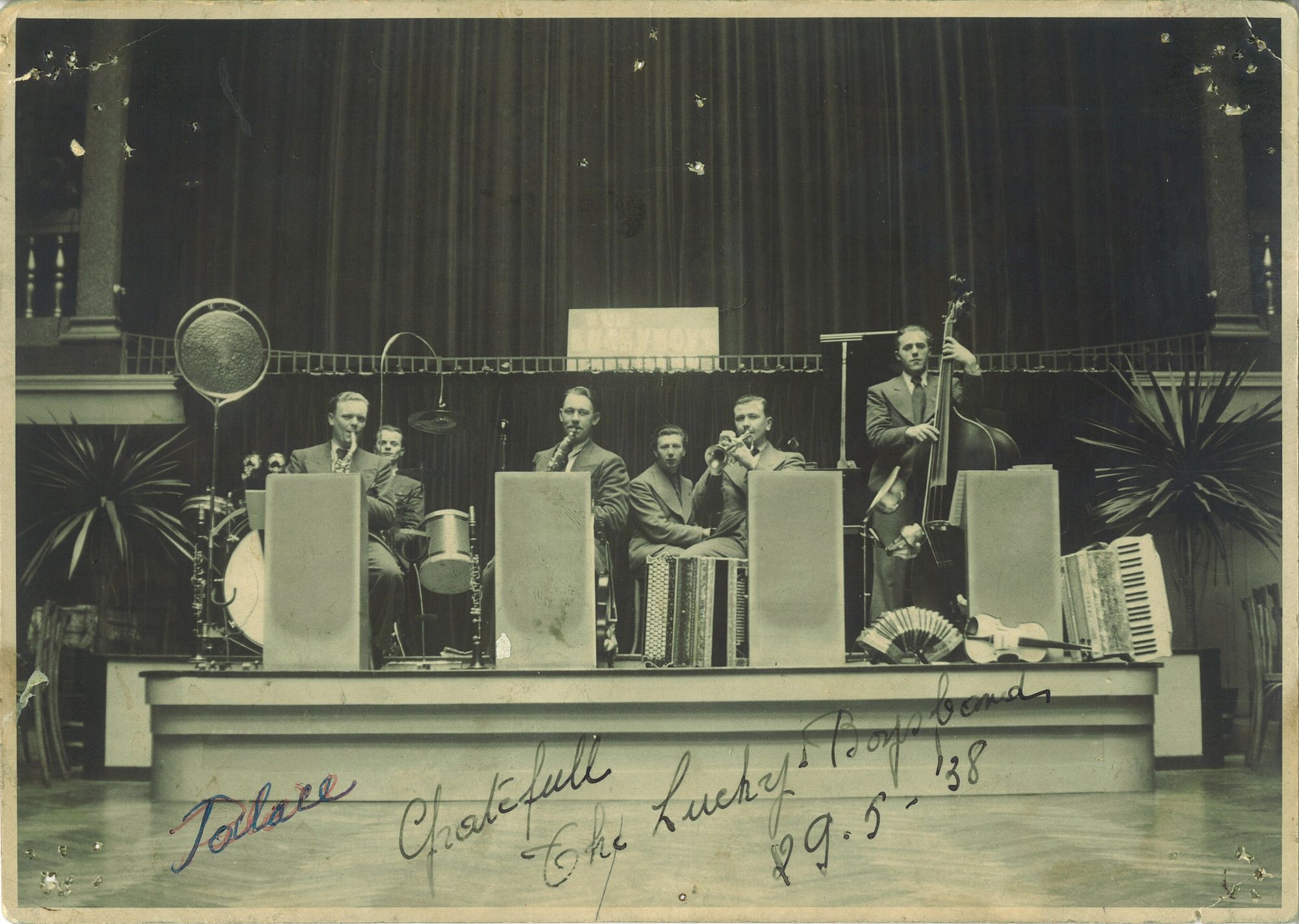 The Lucky Boysband in Dancing Palace