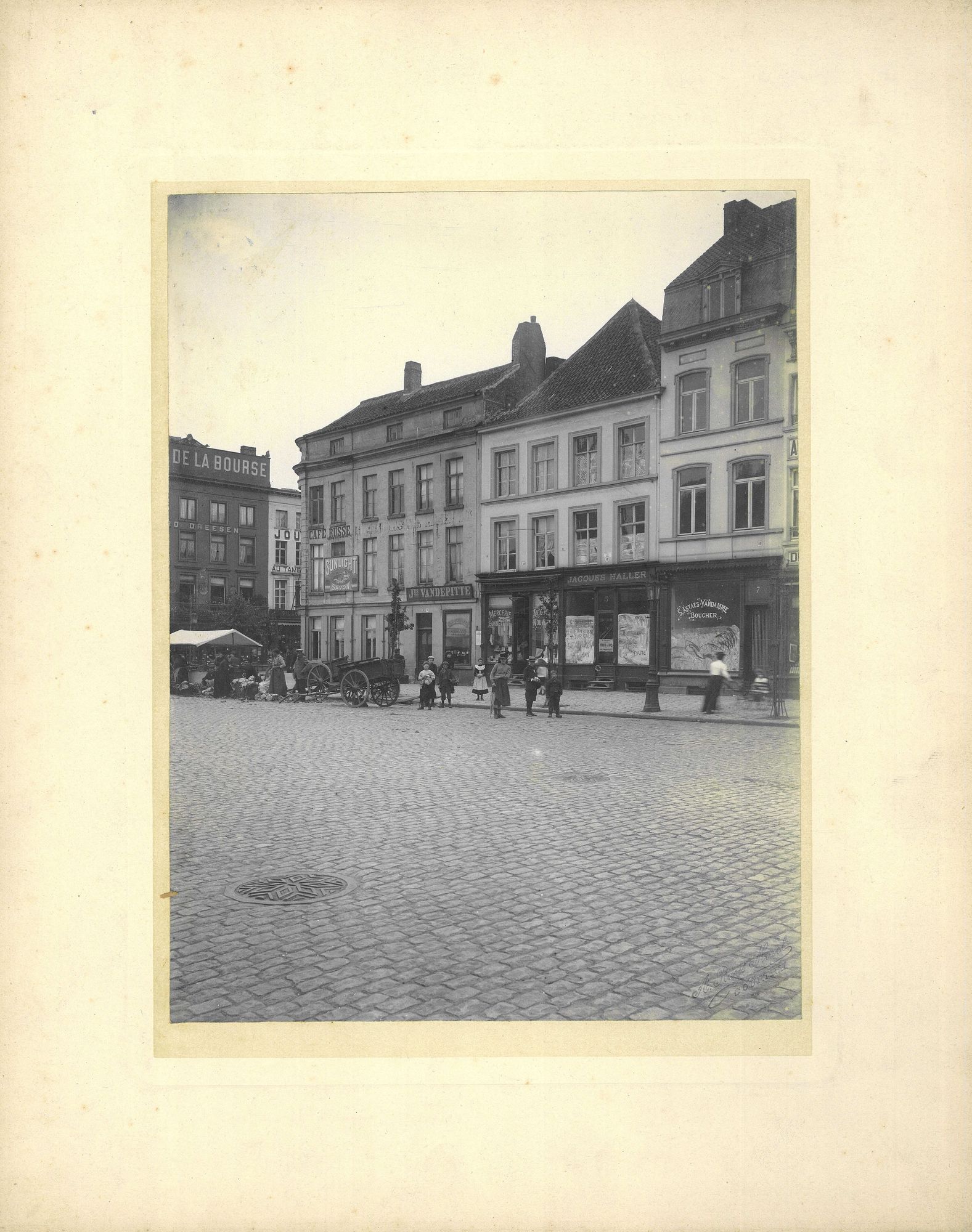 Graanmarkt rond 1900 met de café Russe